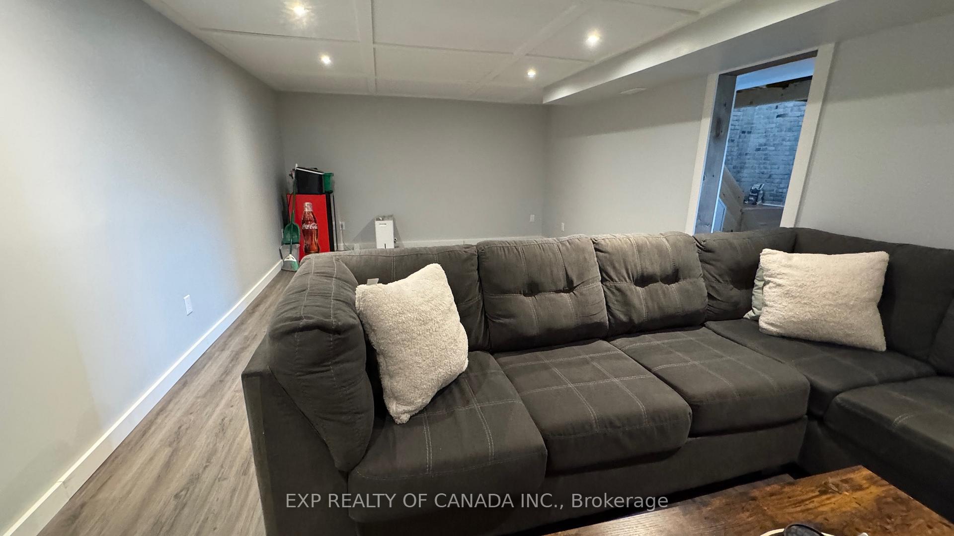 Photo 10 of 419-421 Sixteenth Avenue, Cochrane — HOMEH