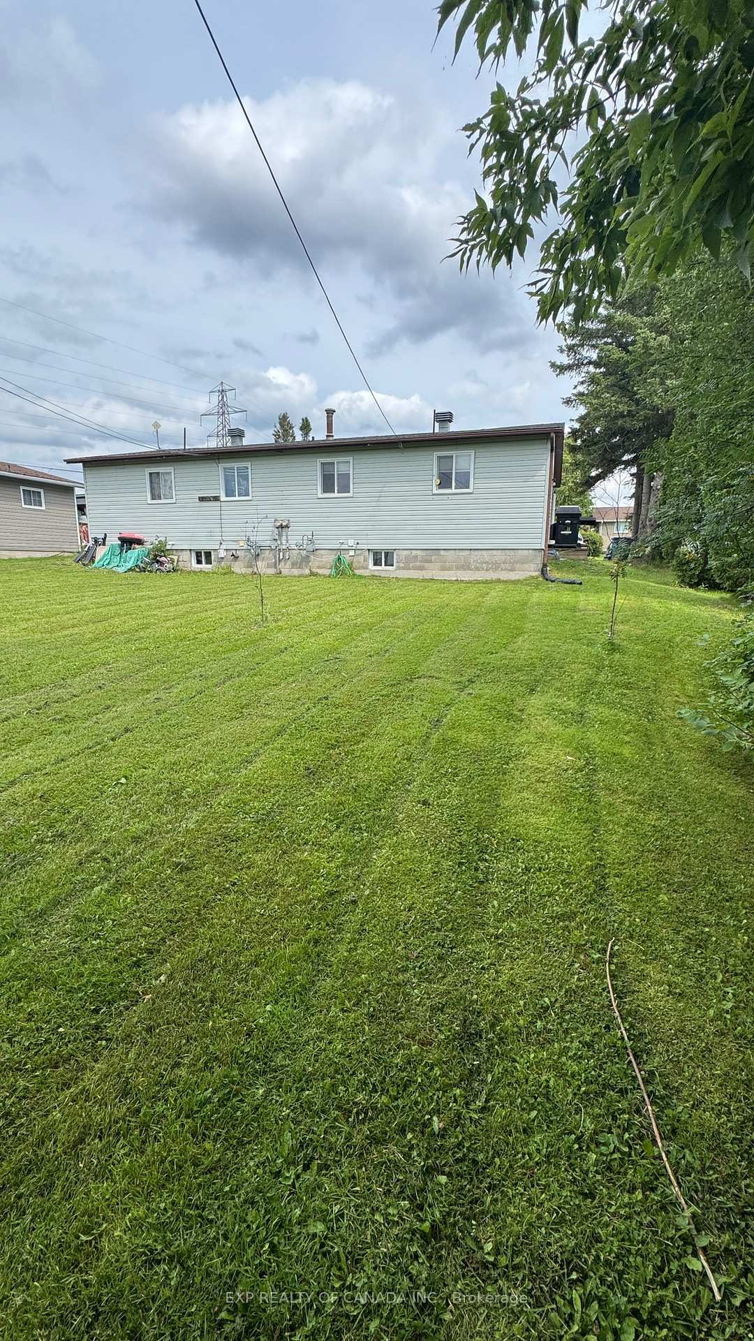 Photo 11 of 419-421 Sixteenth Avenue, Cochrane — HOMEH