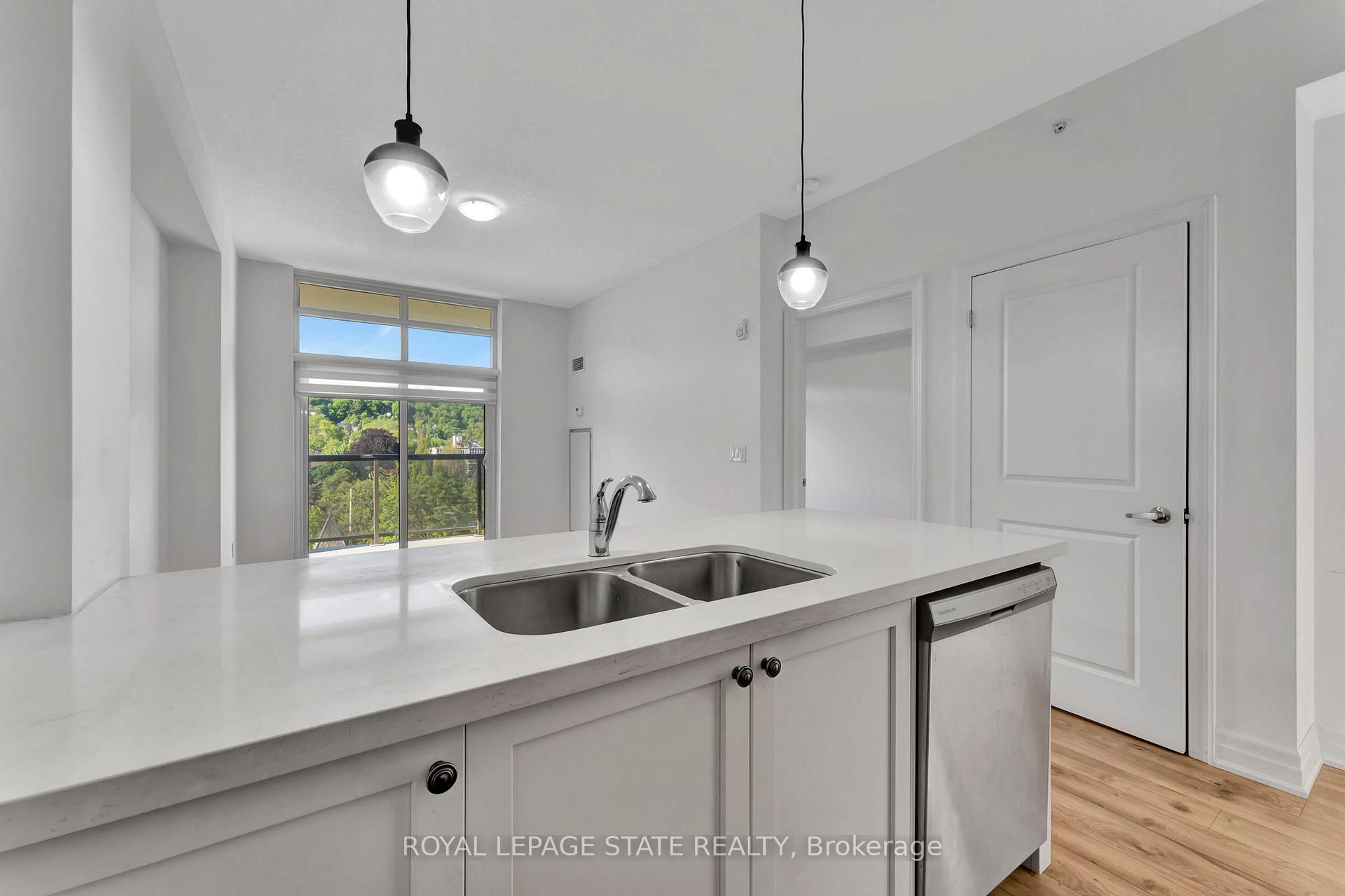 Photo 15 of Unit 809, 81 Robinson Street, Hamilton, Durand — HOMEH