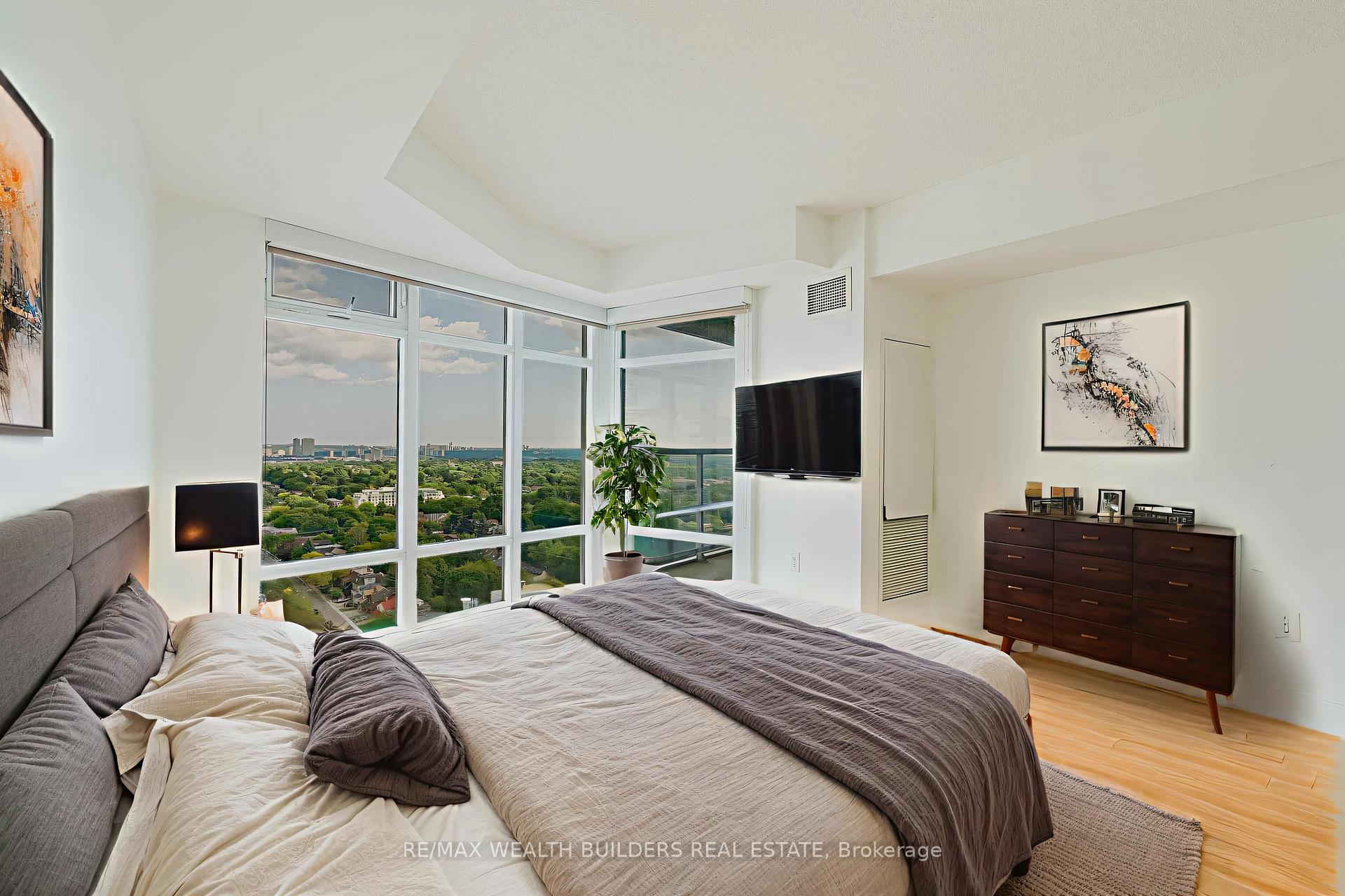 Photo 9 of Unit 2702, 2181 Yonge Street, Toronto, Mount Pleasant West — HOMEH