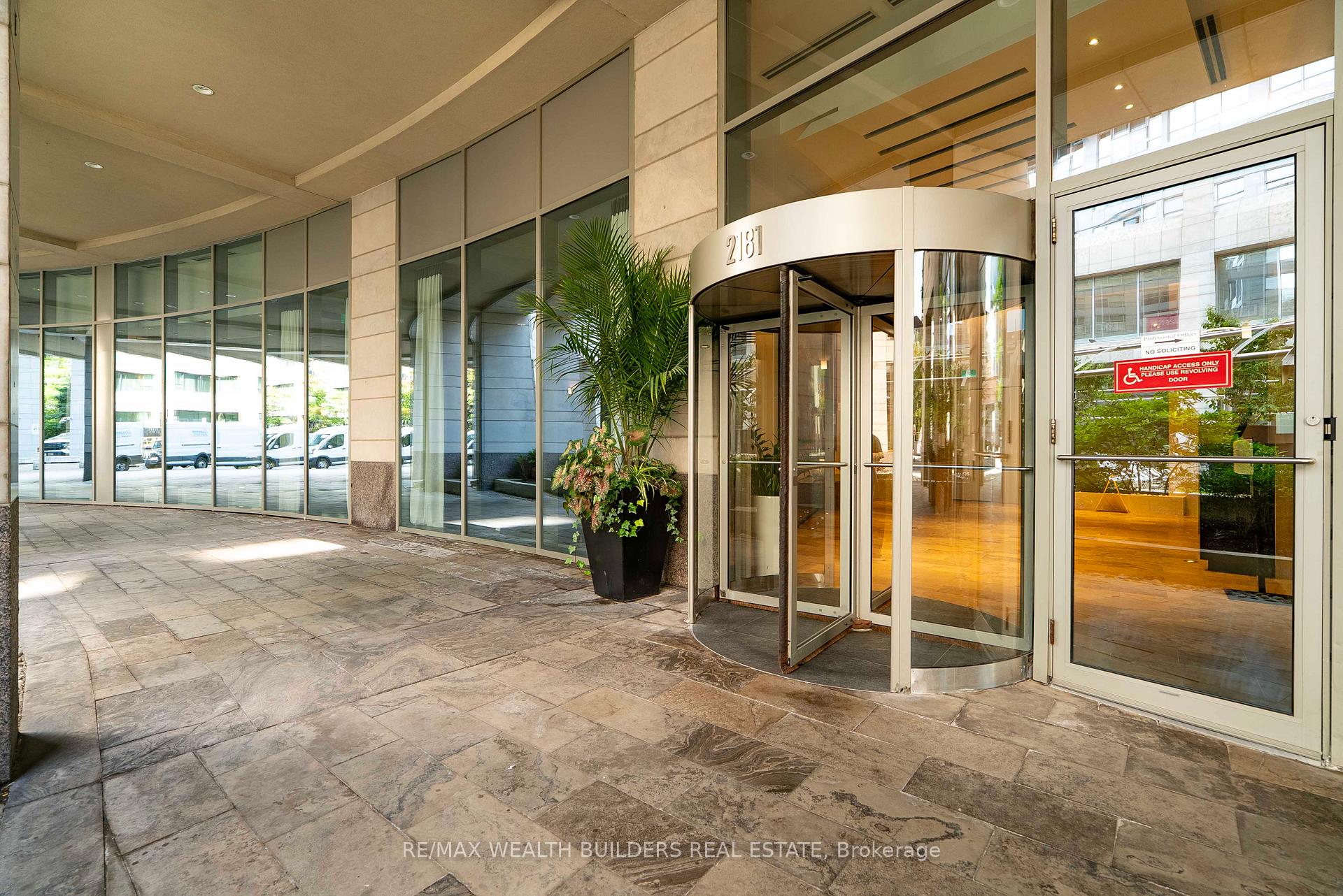 Photo 20 of Unit 2702, 2181 Yonge Street, Toronto, Mount Pleasant West — HOMEH