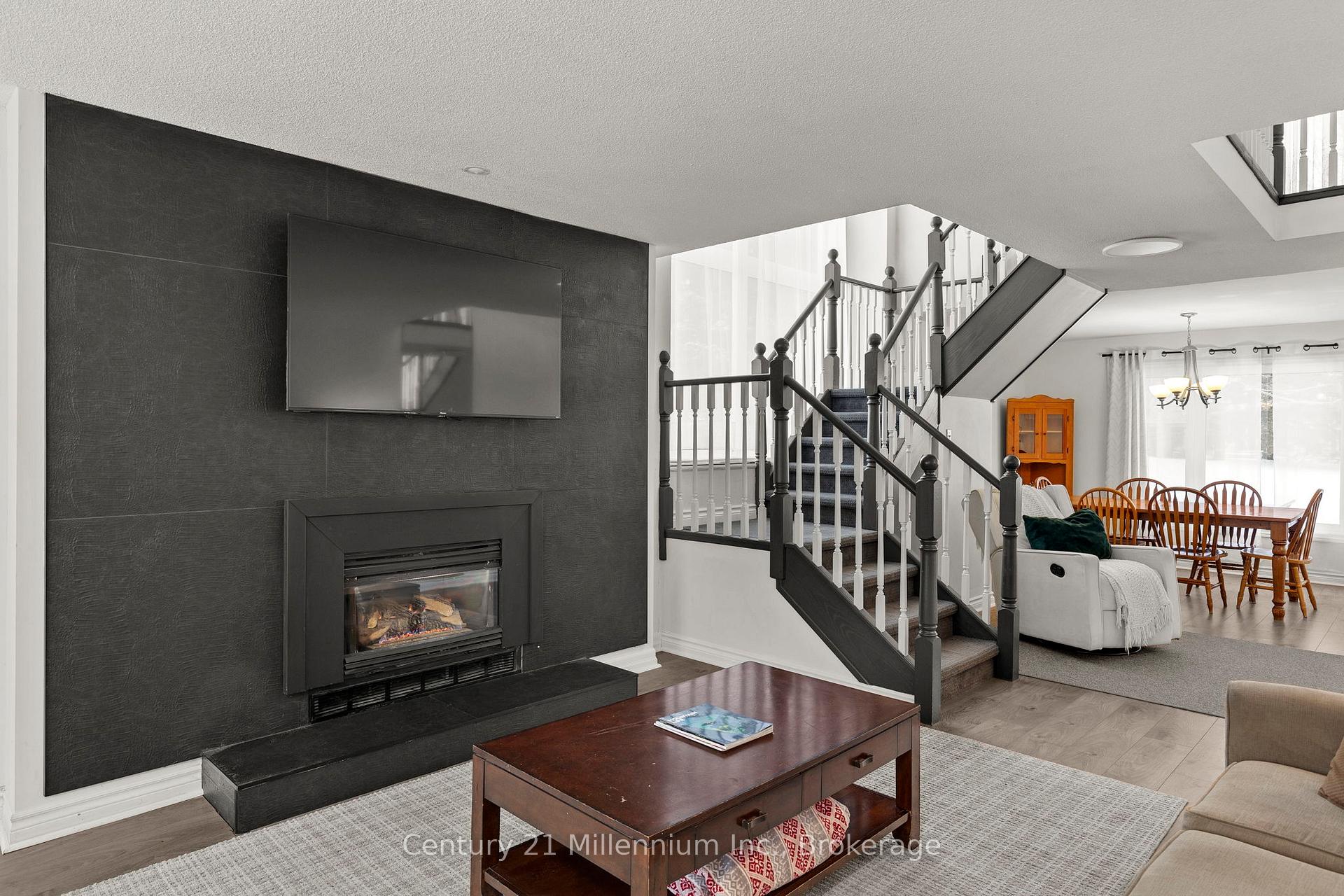 Photo 7 of 159 Vacation Inn Drive, Collingwood — HOMEH