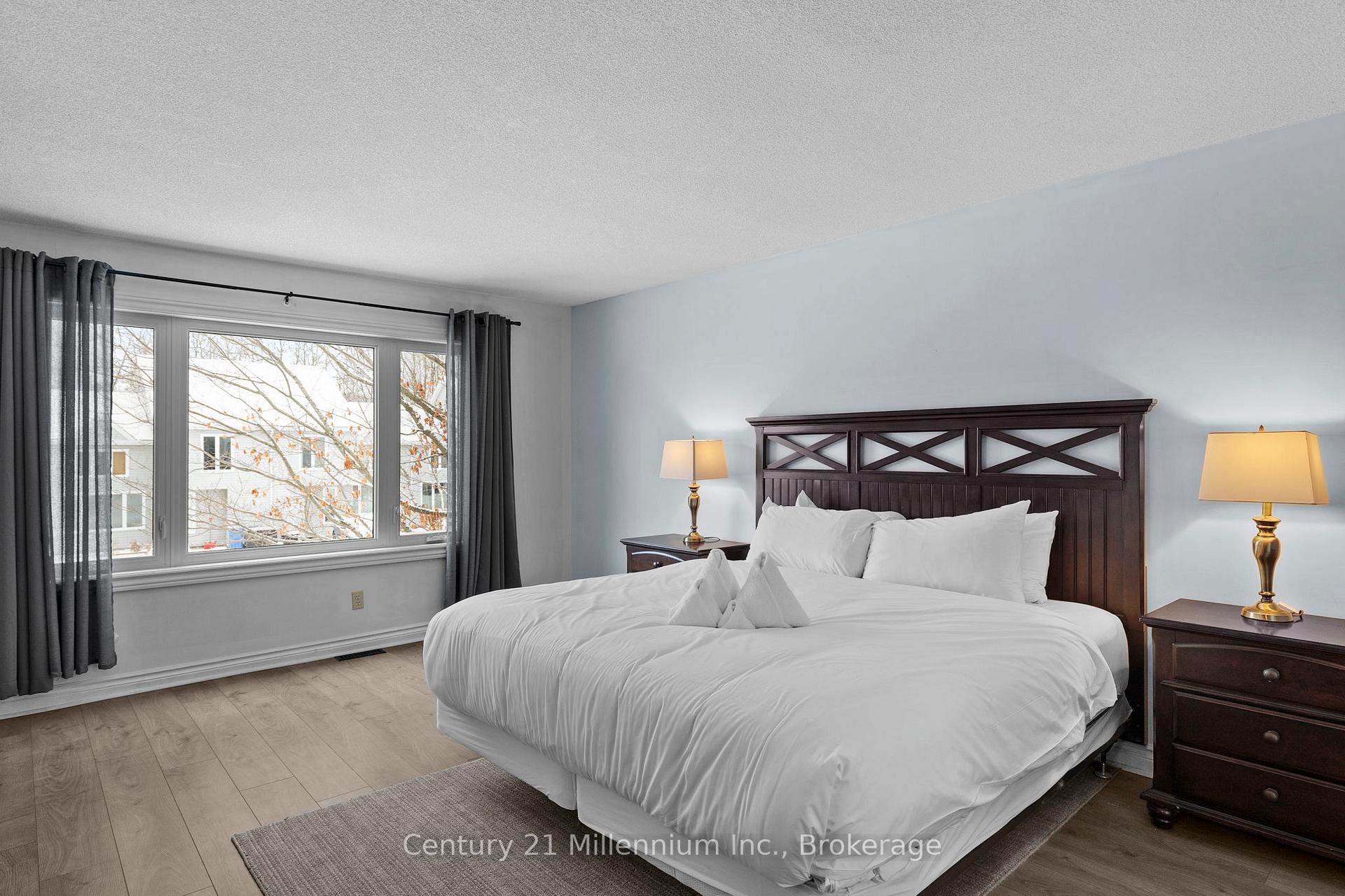 Photo 21 of 159 Vacation Inn Drive, Collingwood — HOMEH