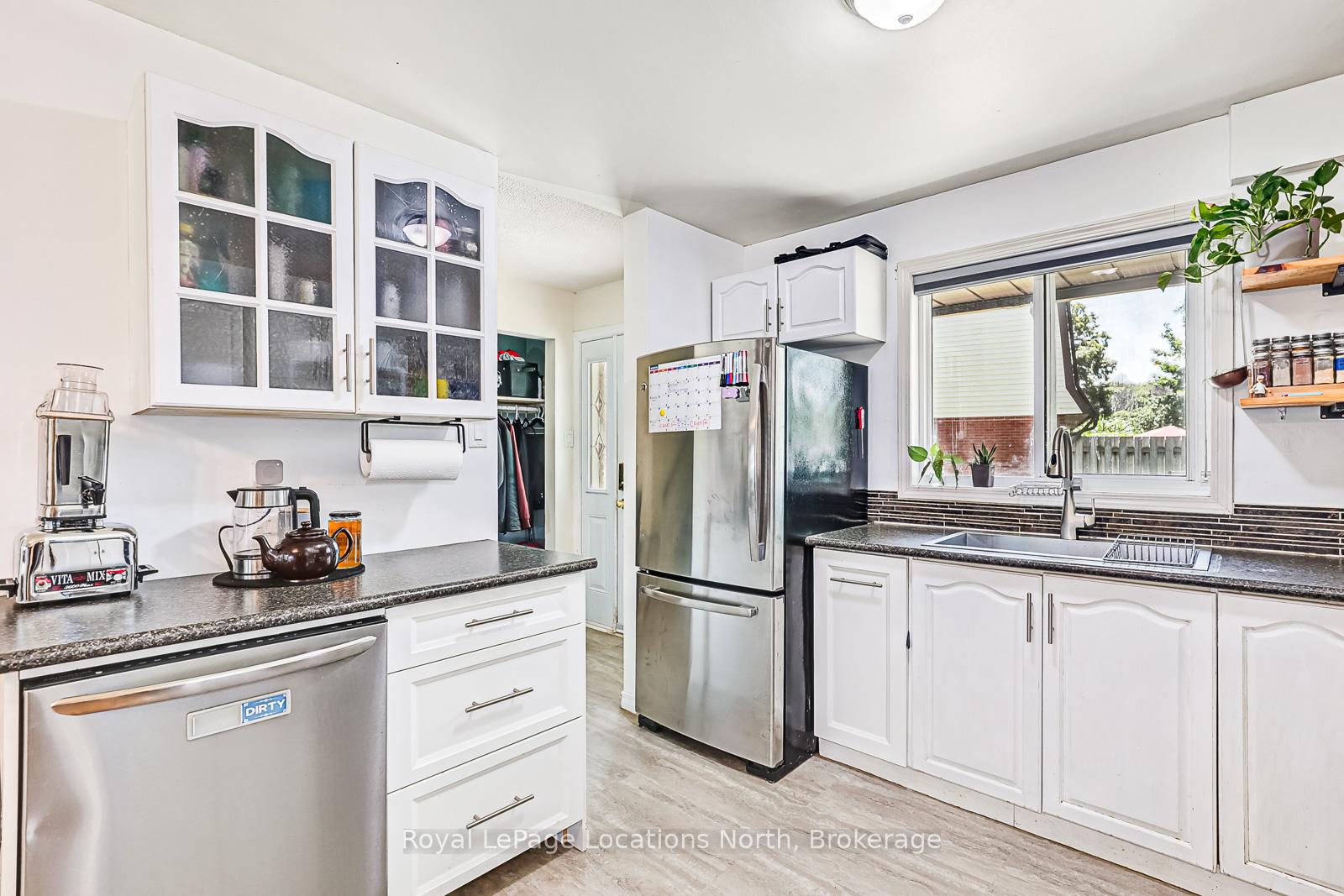 Photo 7 of 592 Tenth Street, Collingwood — HOMEH