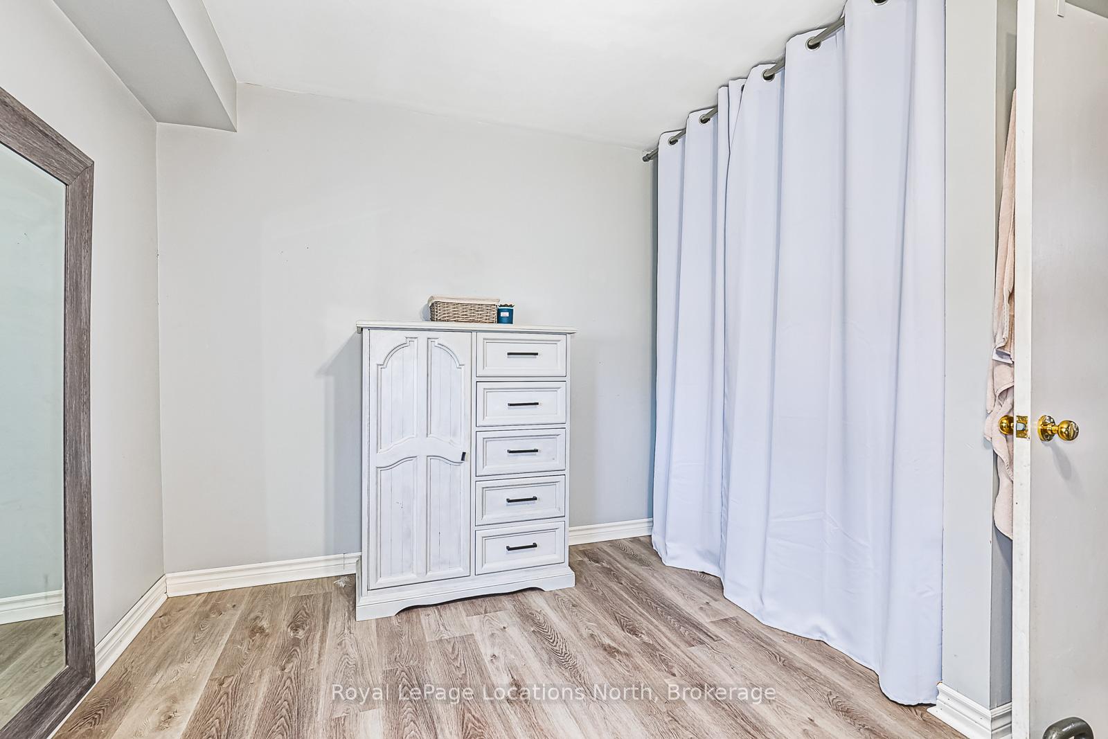 Photo 12 of 592 Tenth Street, Collingwood — HOMEH