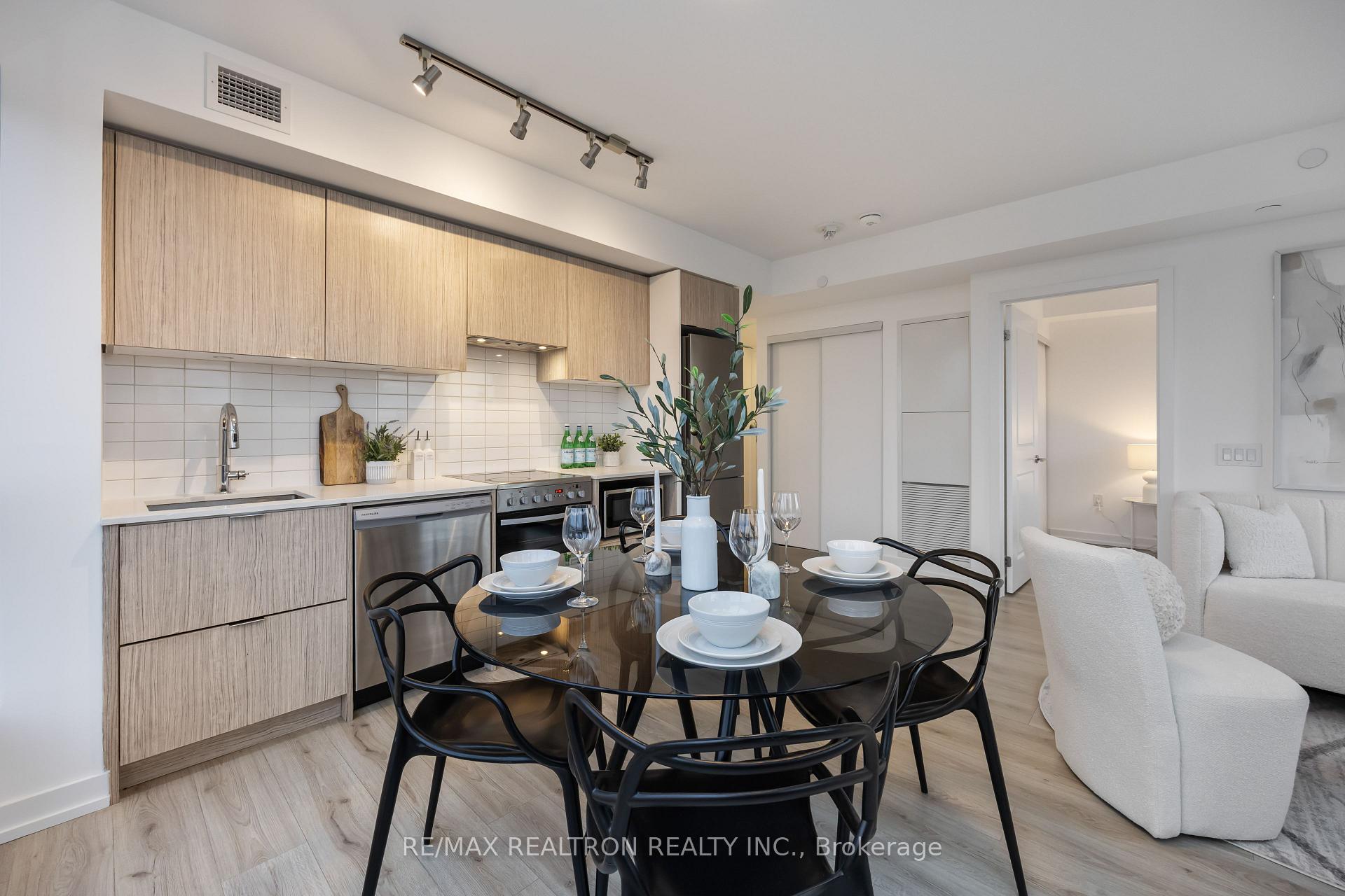 Photo 5 of Unit 2408, 395 Bloor Street E, Toronto, North St. James Town — HOMEH