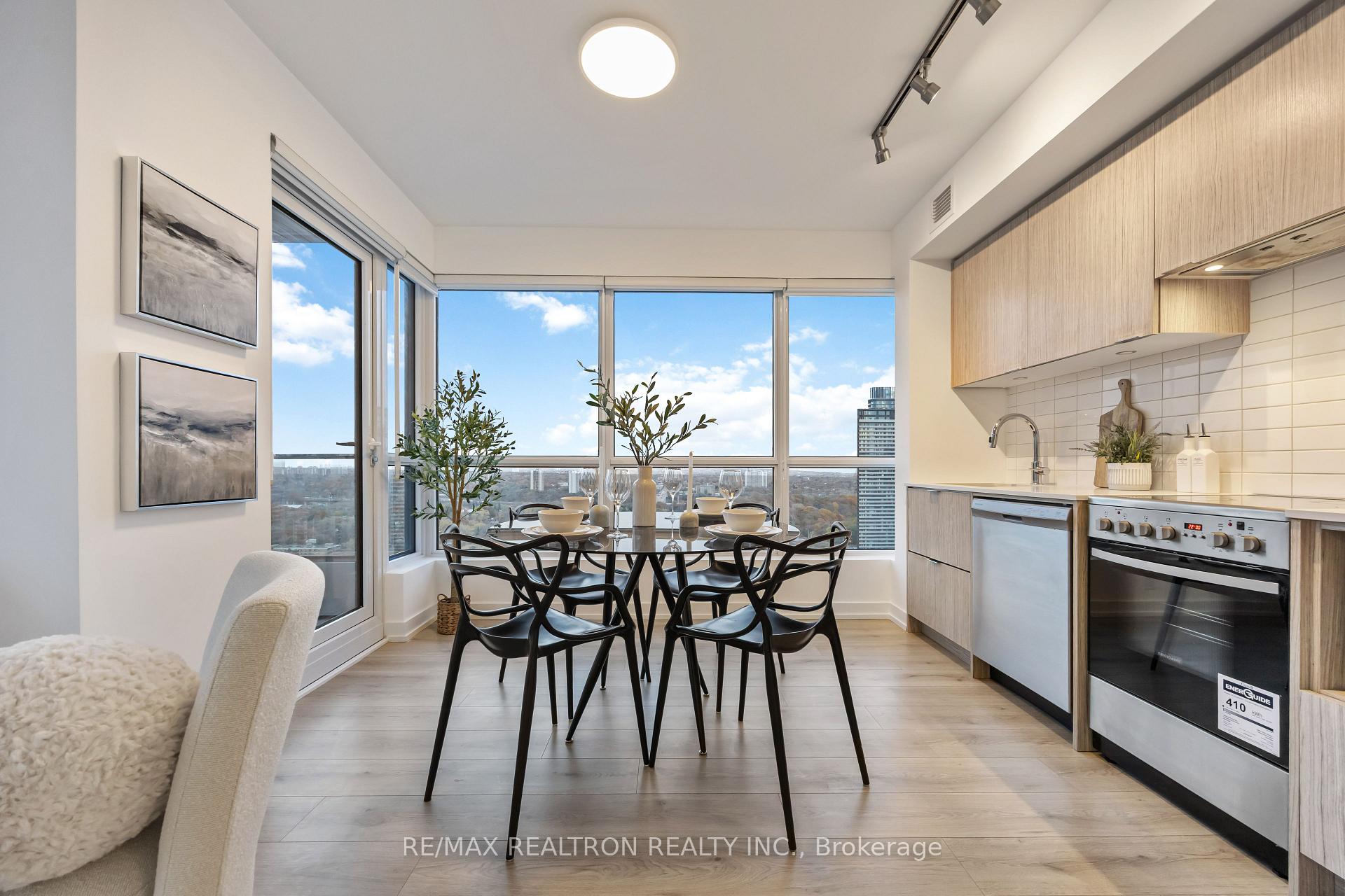 Photo 7 of Unit 2408, 395 Bloor Street E, Toronto, North St. James Town — HOMEH