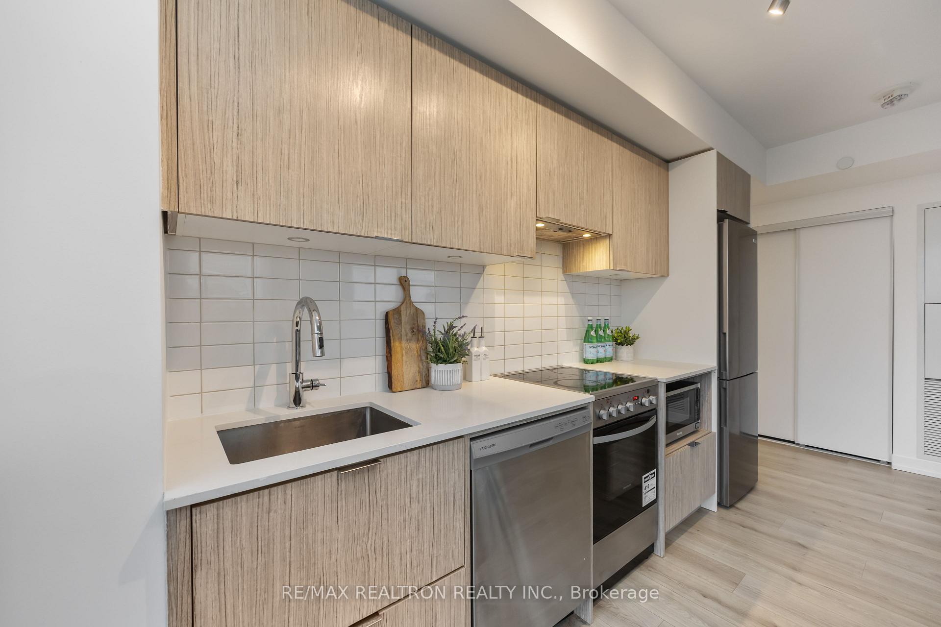 Photo 12 of Unit 2408, 395 Bloor Street E, Toronto, North St. James Town — HOMEH