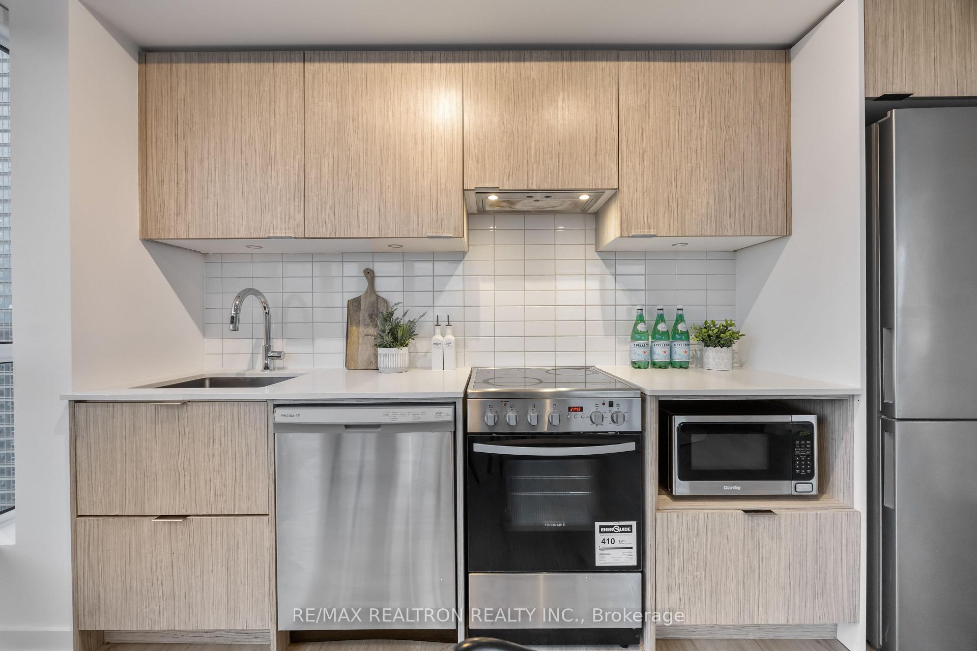 Photo 13 of Unit 2408, 395 Bloor Street E, Toronto, North St. James Town — HOMEH