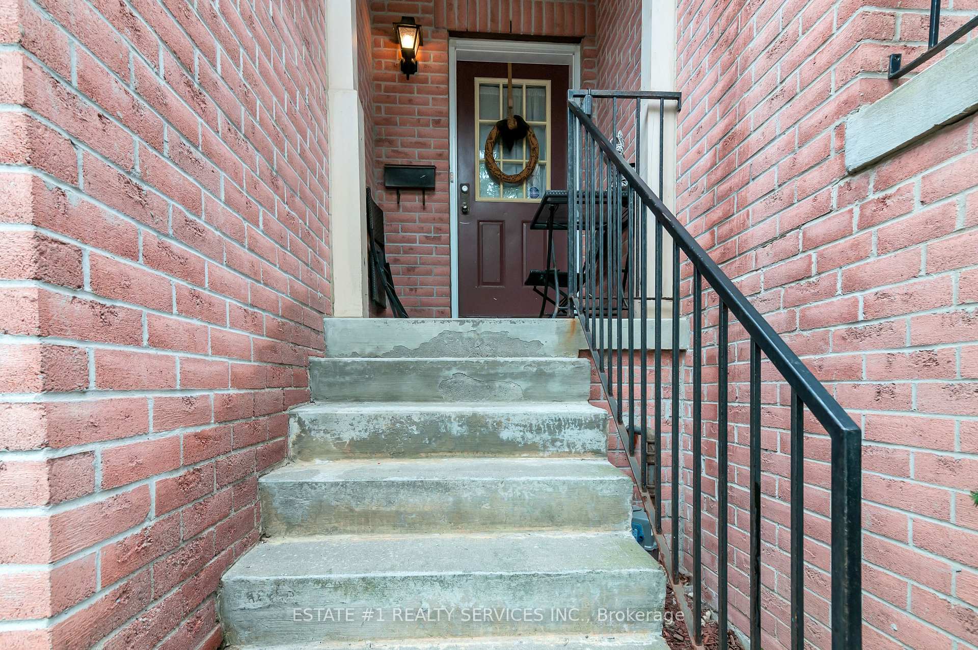 Photo 3 of 12 Rougehaven Way, Markham, Vinegar Hill — HOMEH