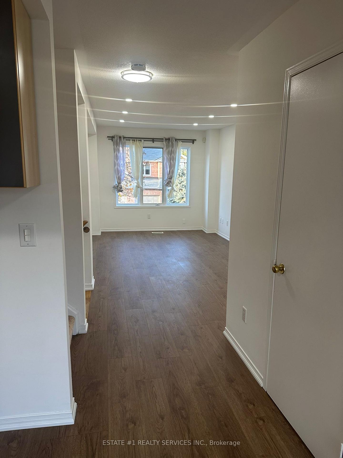Photo 8 of 12 Rougehaven Way, Markham, Vinegar Hill — HOMEH