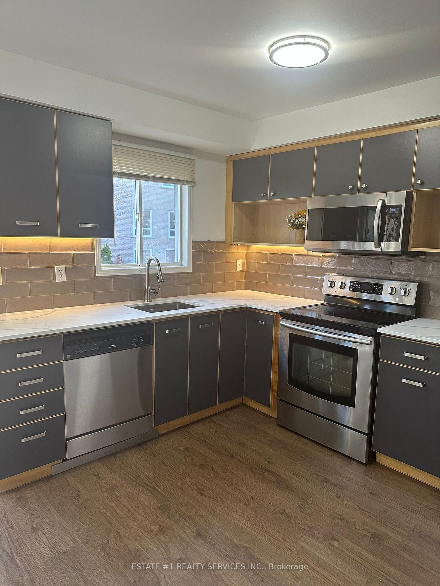 Photo 13 of 12 Rougehaven Way, Markham, Vinegar Hill — HOMEH