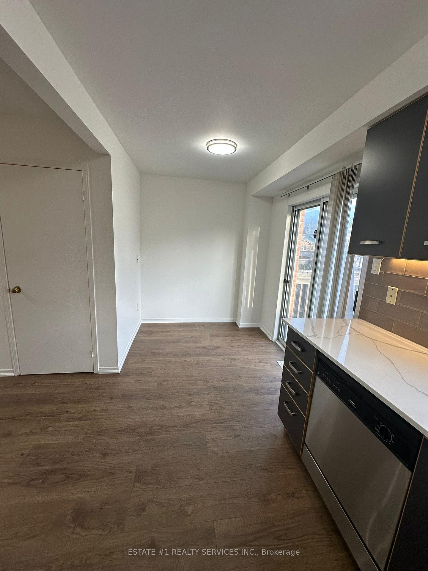 Photo 16 of 12 Rougehaven Way, Markham, Vinegar Hill — HOMEH