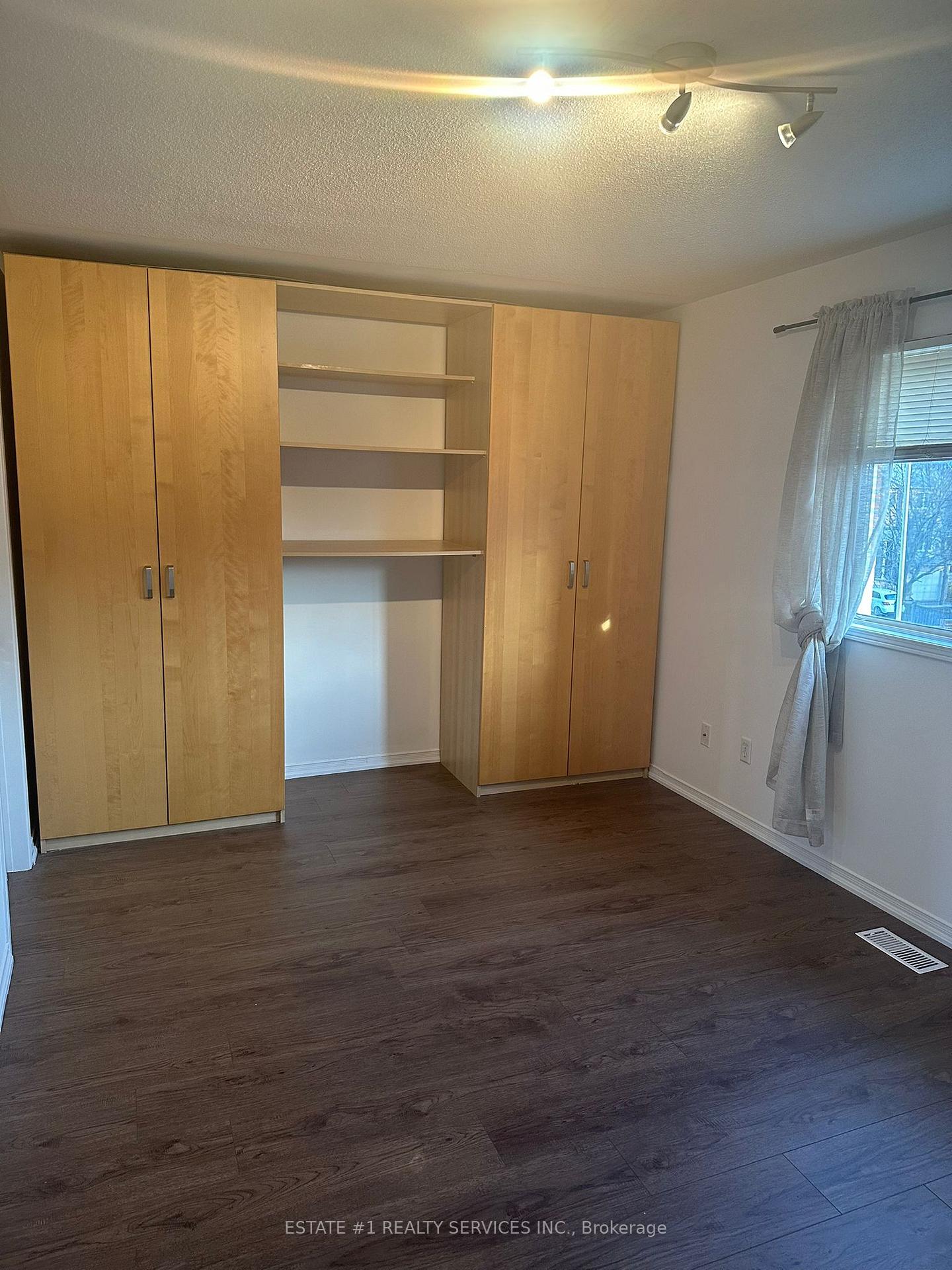 Photo 25 of 12 Rougehaven Way, Markham, Vinegar Hill — HOMEH