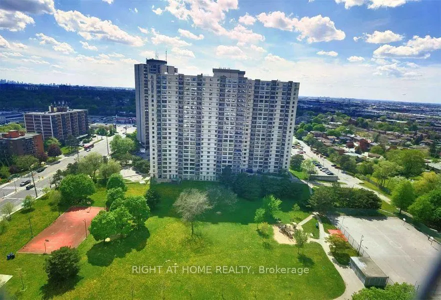 Front of Unit 1115, 340 Dixon Road N