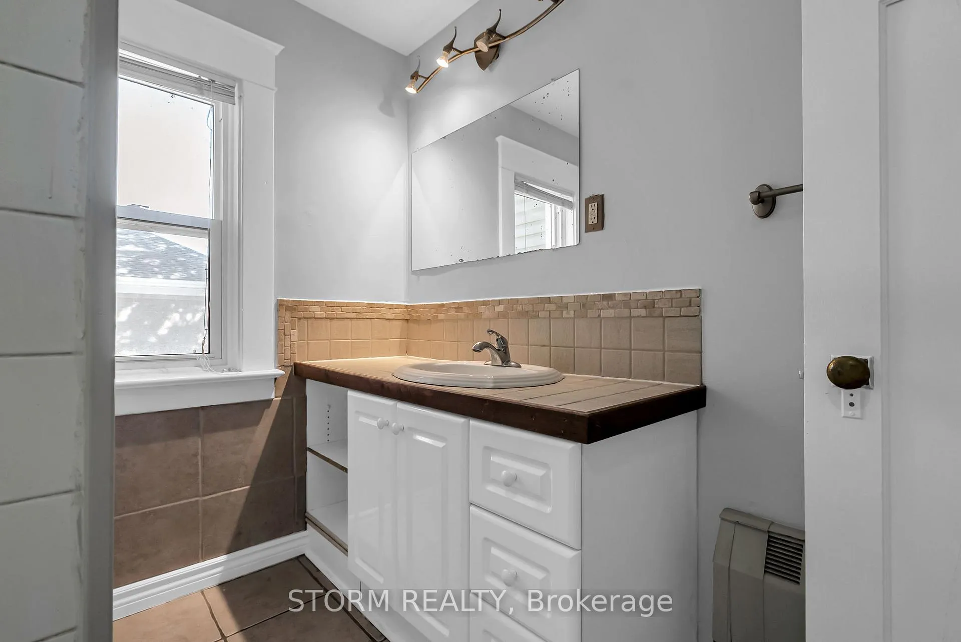 Photo 36 of 239 1st Street E, Cornwall — HOMEH