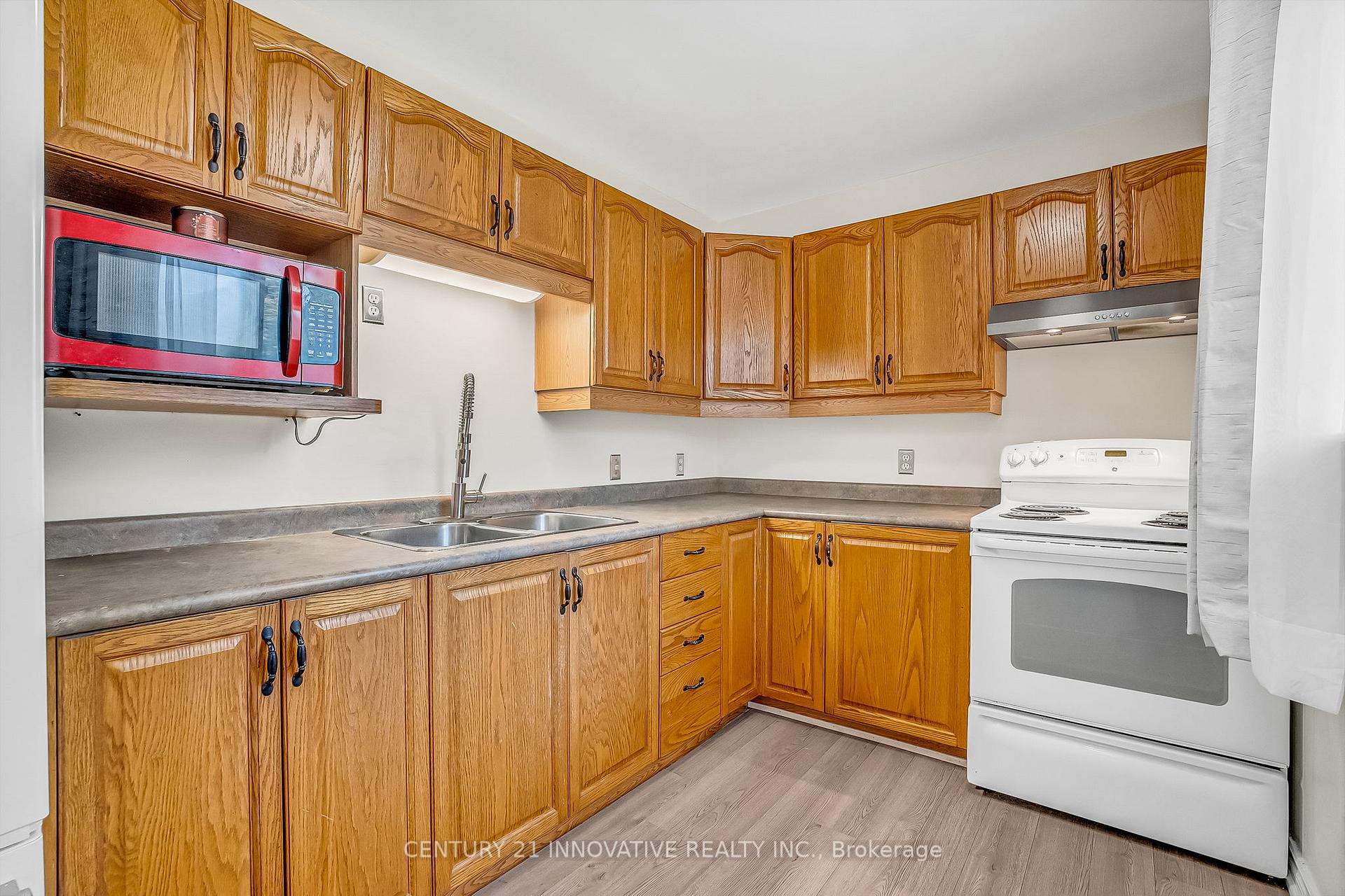 Photo 11 of 612 Simcoe Street, Brock, Beaverton — HOMEH