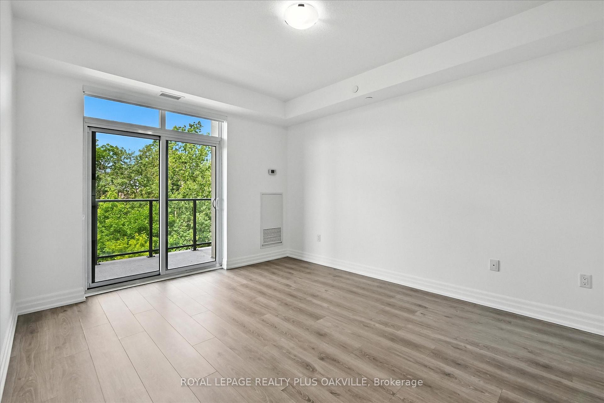 Photo 4 of Unit 316, 125 Shoreview Place, Hamilton, Lakeshore — HOMEH