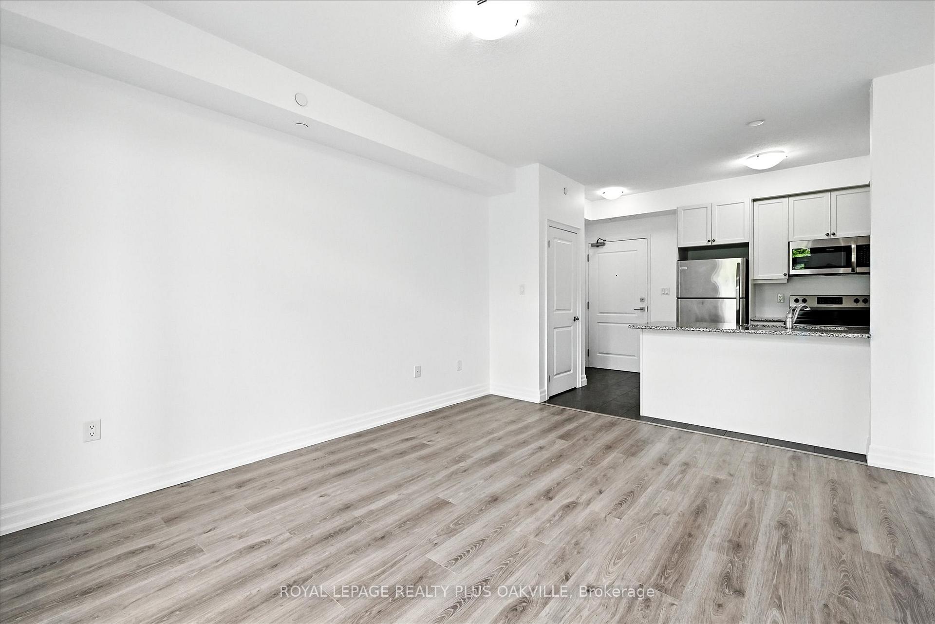 Photo 8 of Unit 316, 125 Shoreview Place, Hamilton, Lakeshore — HOMEH
