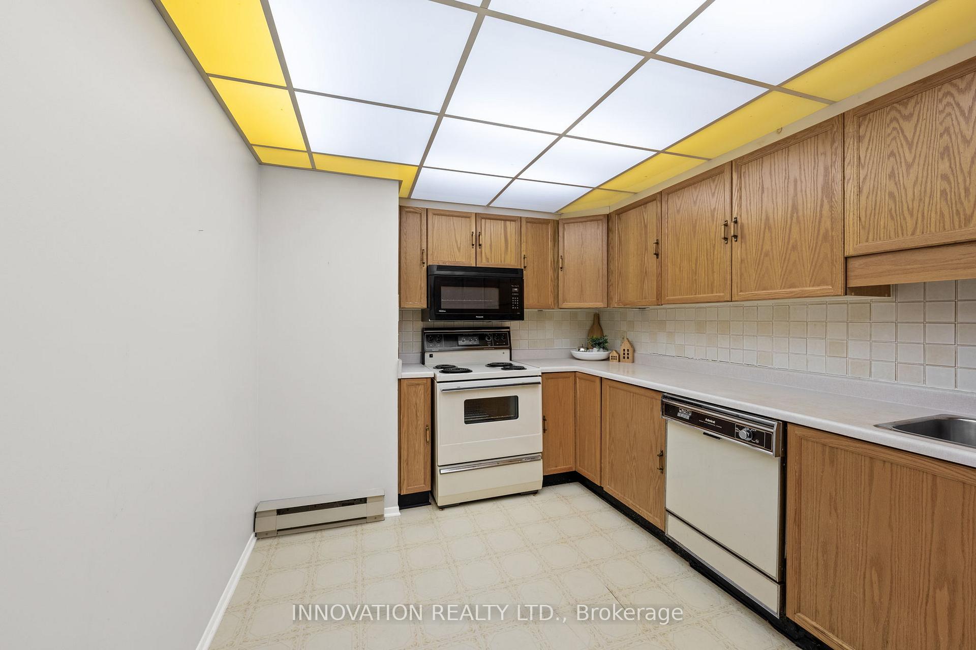 Photo 12 of Unit 8, 5 Timberview Way, Ottawa, Westcliffe Estates — HOMEH