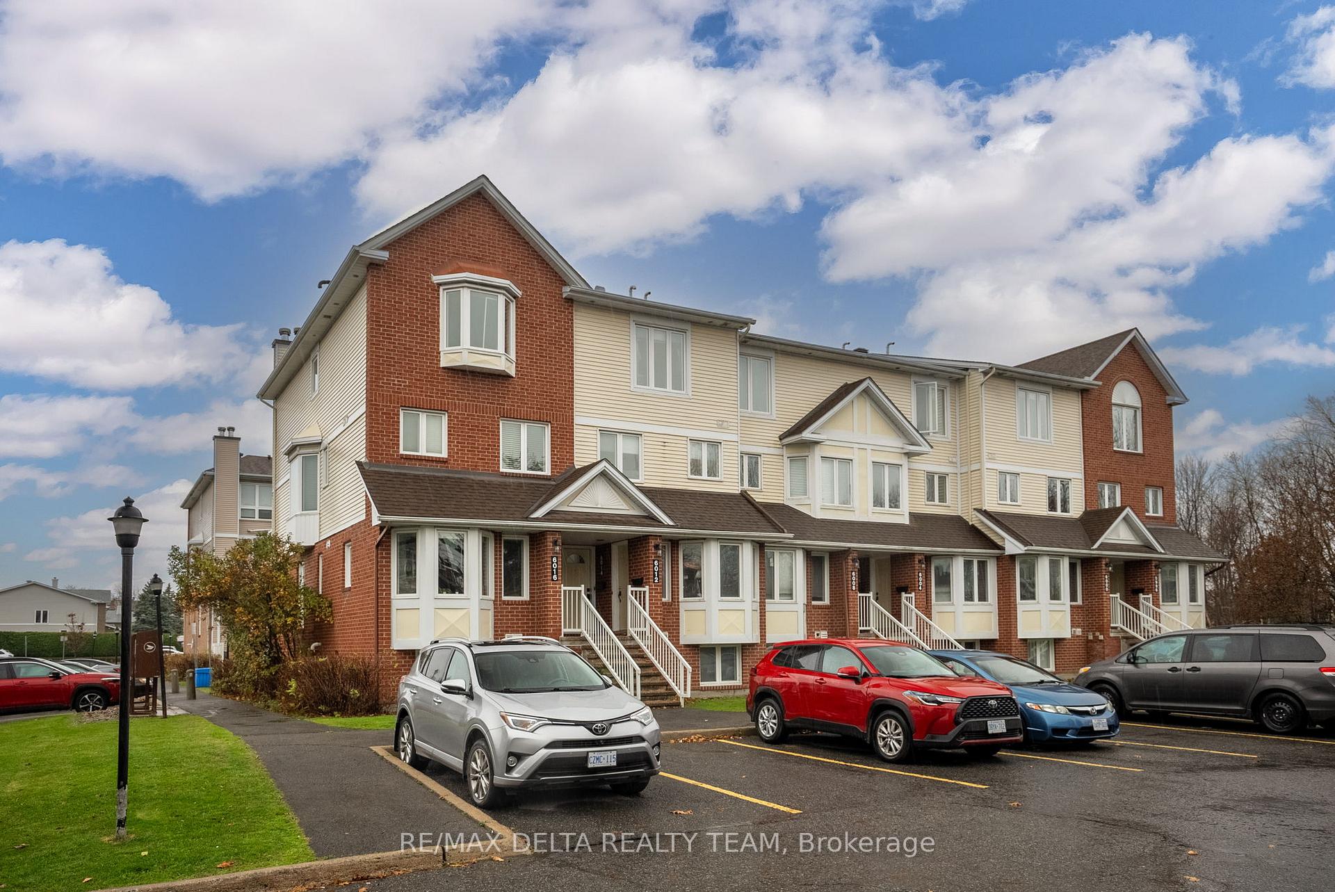 Photo 2 of 6014 Red Willow Drive, Ottawa, Chapel Hill — HOMEH