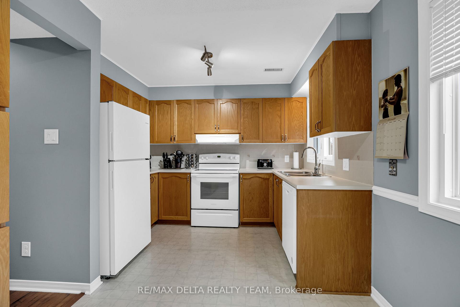 Photo 4 of 6014 Red Willow Drive, Ottawa, Chapel Hill — HOMEH