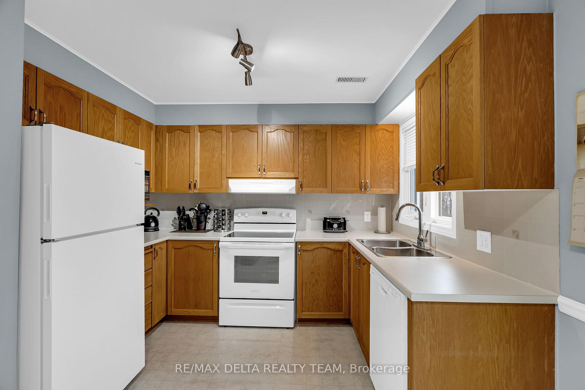Photo 5 of 6014 Red Willow Drive, Ottawa, Chapel Hill — HOMEH