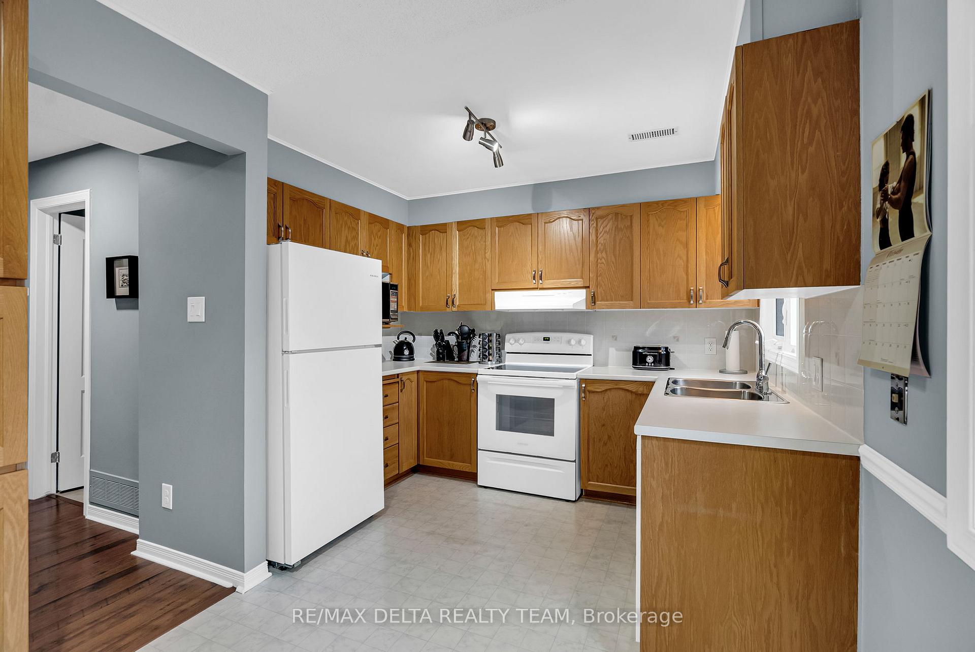 Photo 9 of 6014 Red Willow Drive, Ottawa, Chapel Hill — HOMEH