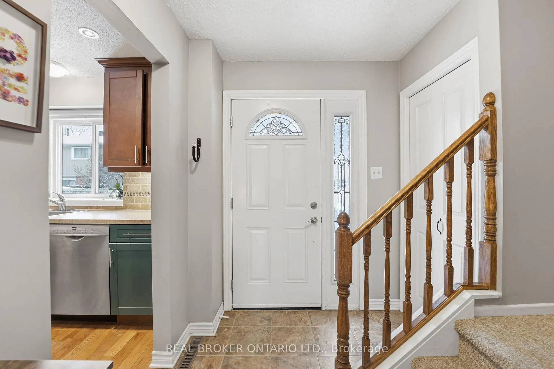 Photo 2 of Unit B, 3895 Old Richmond Road, Ottawa, Arbeatha Park — HOMEH