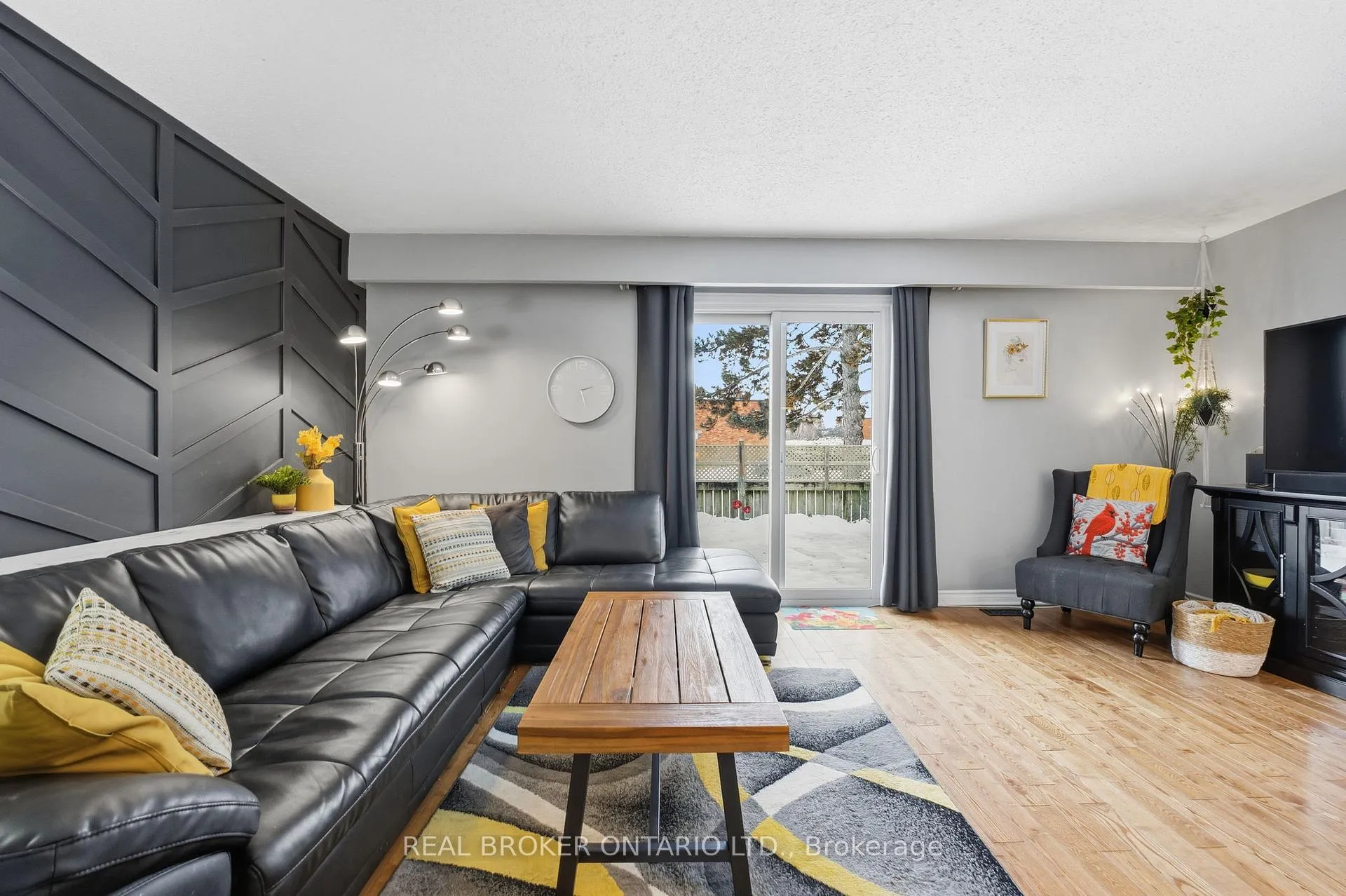 Photo 3 of Unit B, 3895 Old Richmond Road, Ottawa, Arbeatha Park — HOMEH