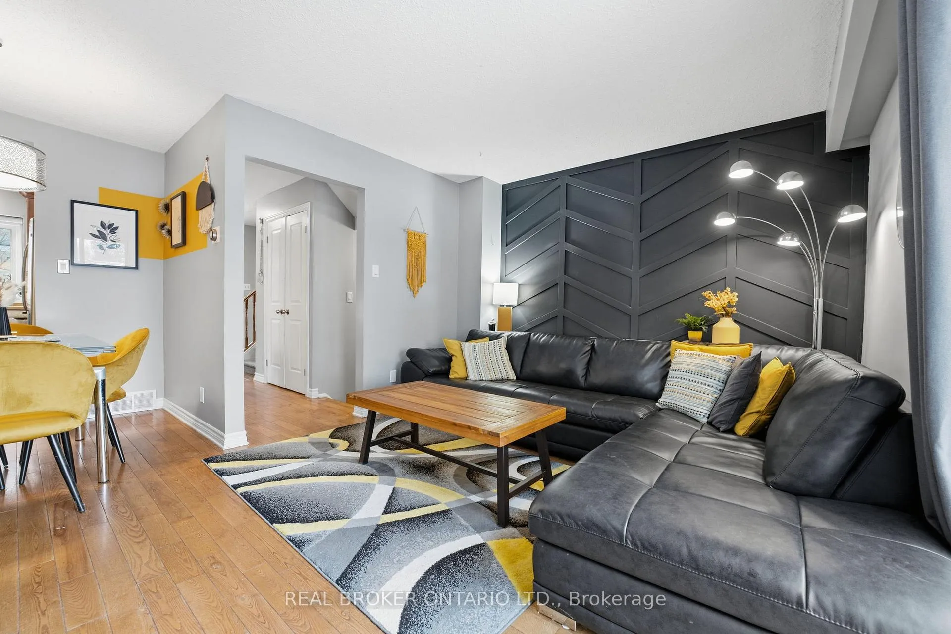 Photo 5 of Unit B, 3895 Old Richmond Road, Ottawa, Arbeatha Park — HOMEH
