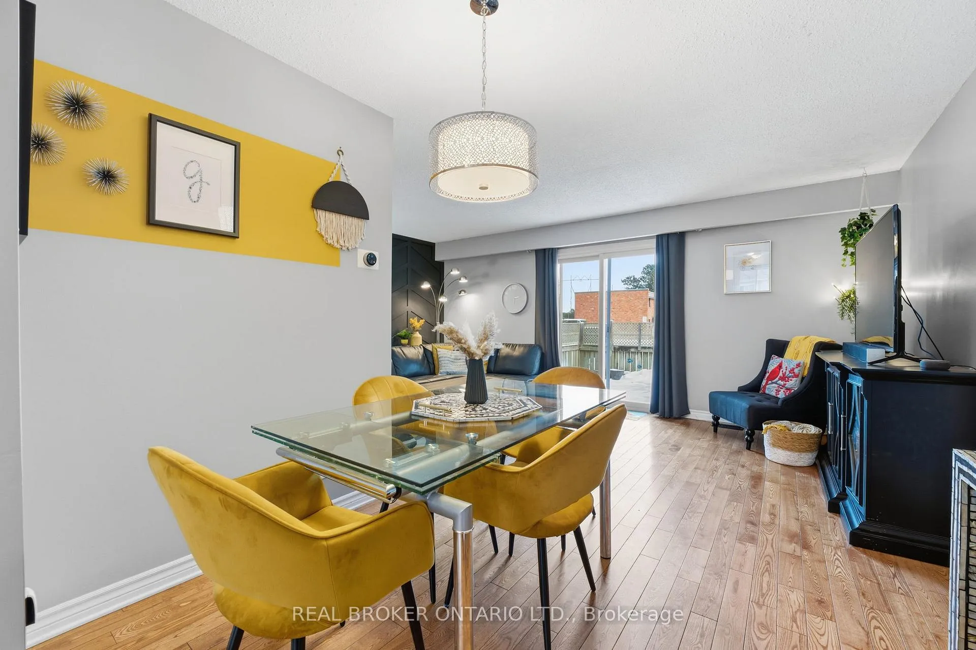 Photo 10 of Unit B, 3895 Old Richmond Road, Ottawa, Arbeatha Park — HOMEH