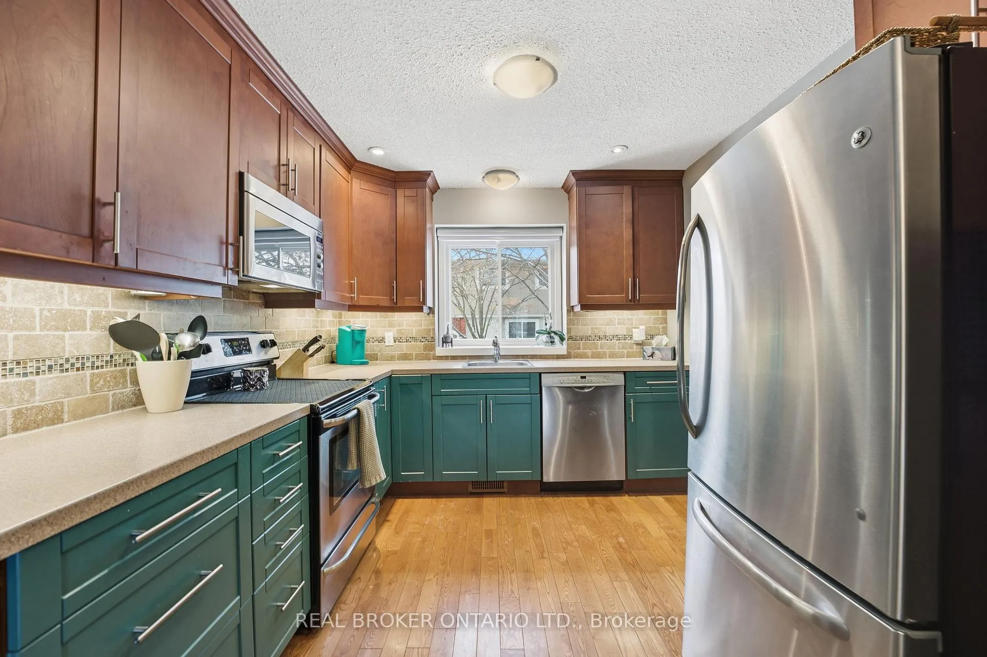 Photo 11 of Unit B, 3895 Old Richmond Road, Ottawa, Arbeatha Park — HOMEH