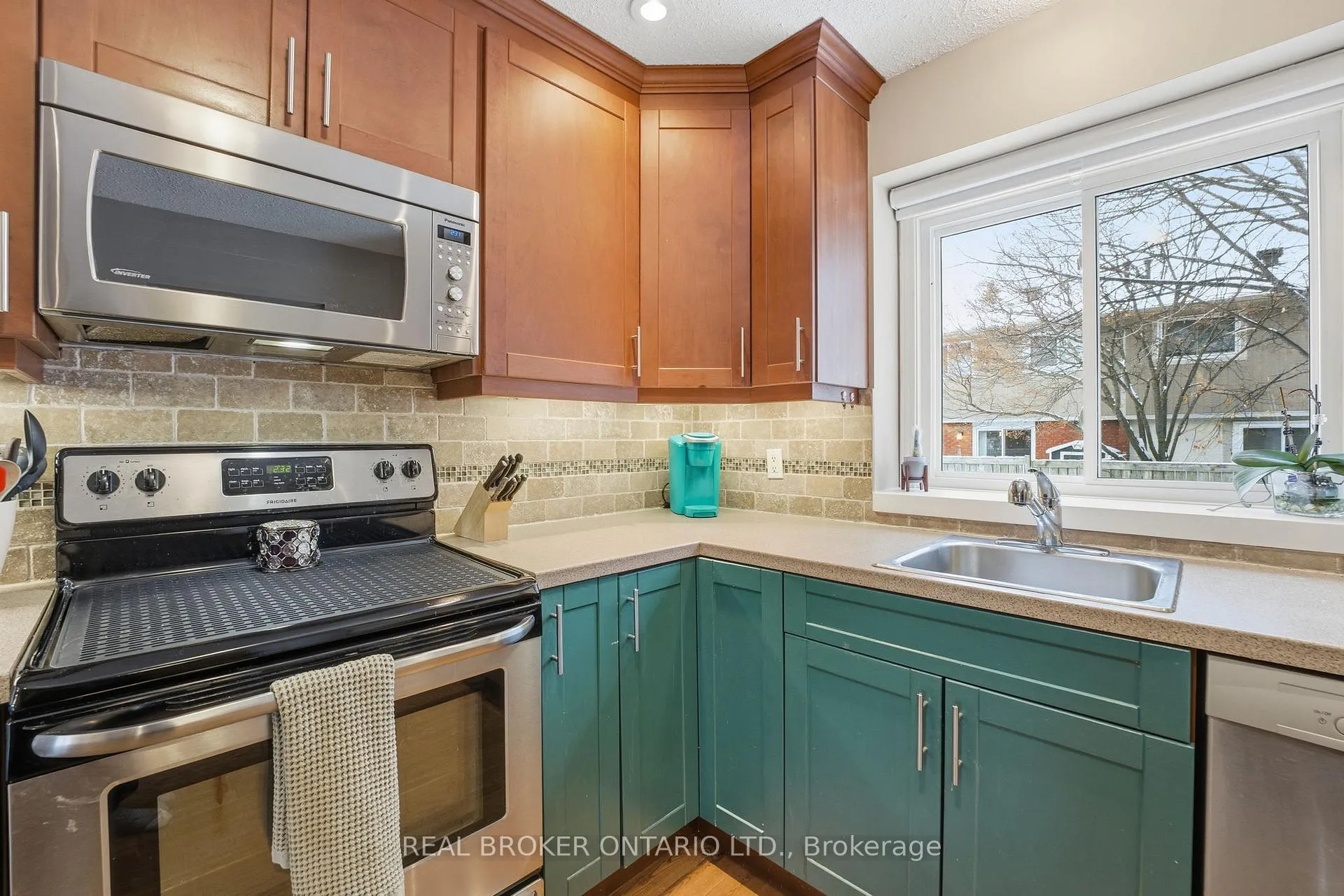 Photo 12 of Unit B, 3895 Old Richmond Road, Ottawa, Arbeatha Park — HOMEH