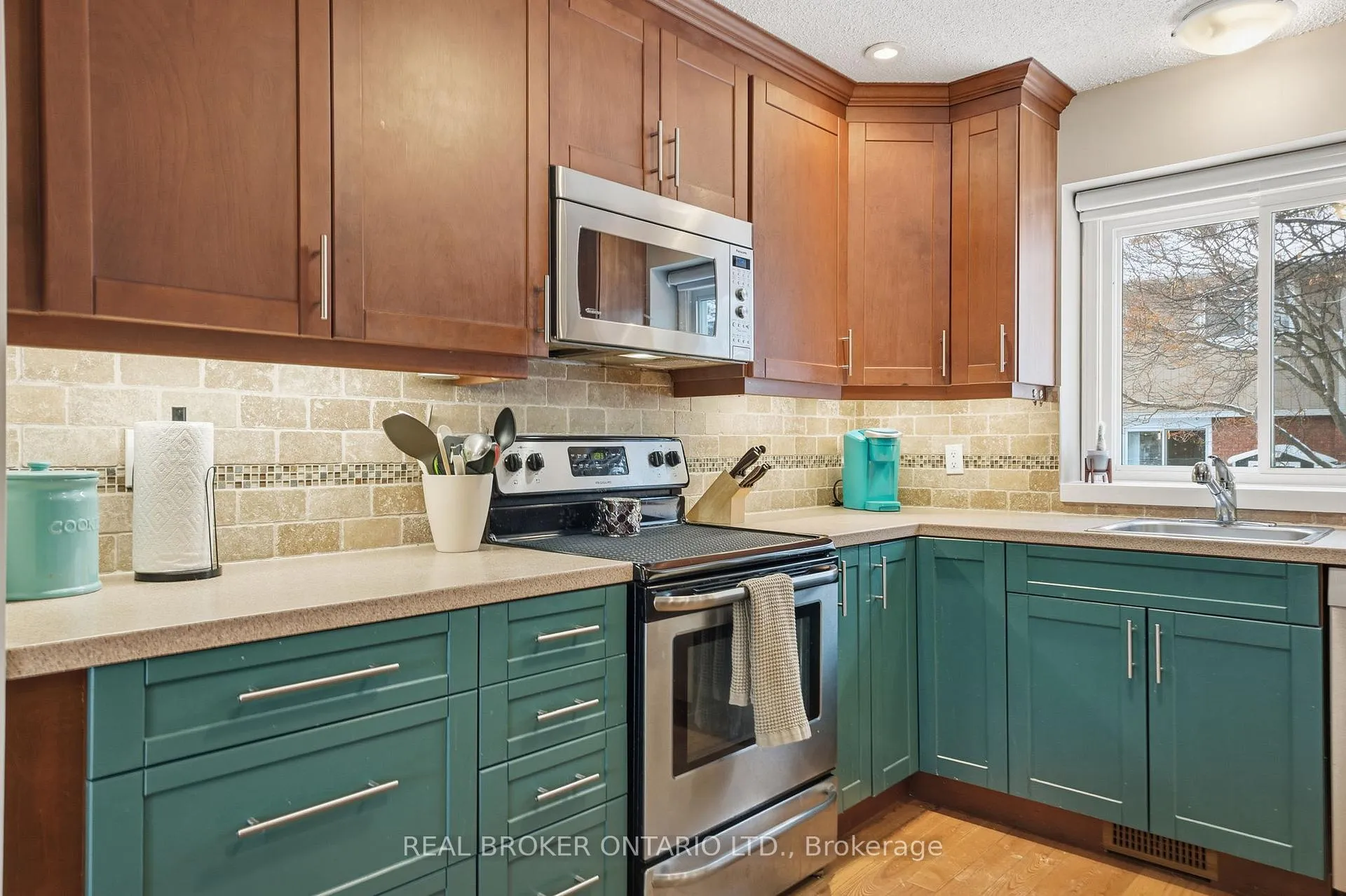 Photo 13 of Unit B, 3895 Old Richmond Road, Ottawa, Arbeatha Park — HOMEH