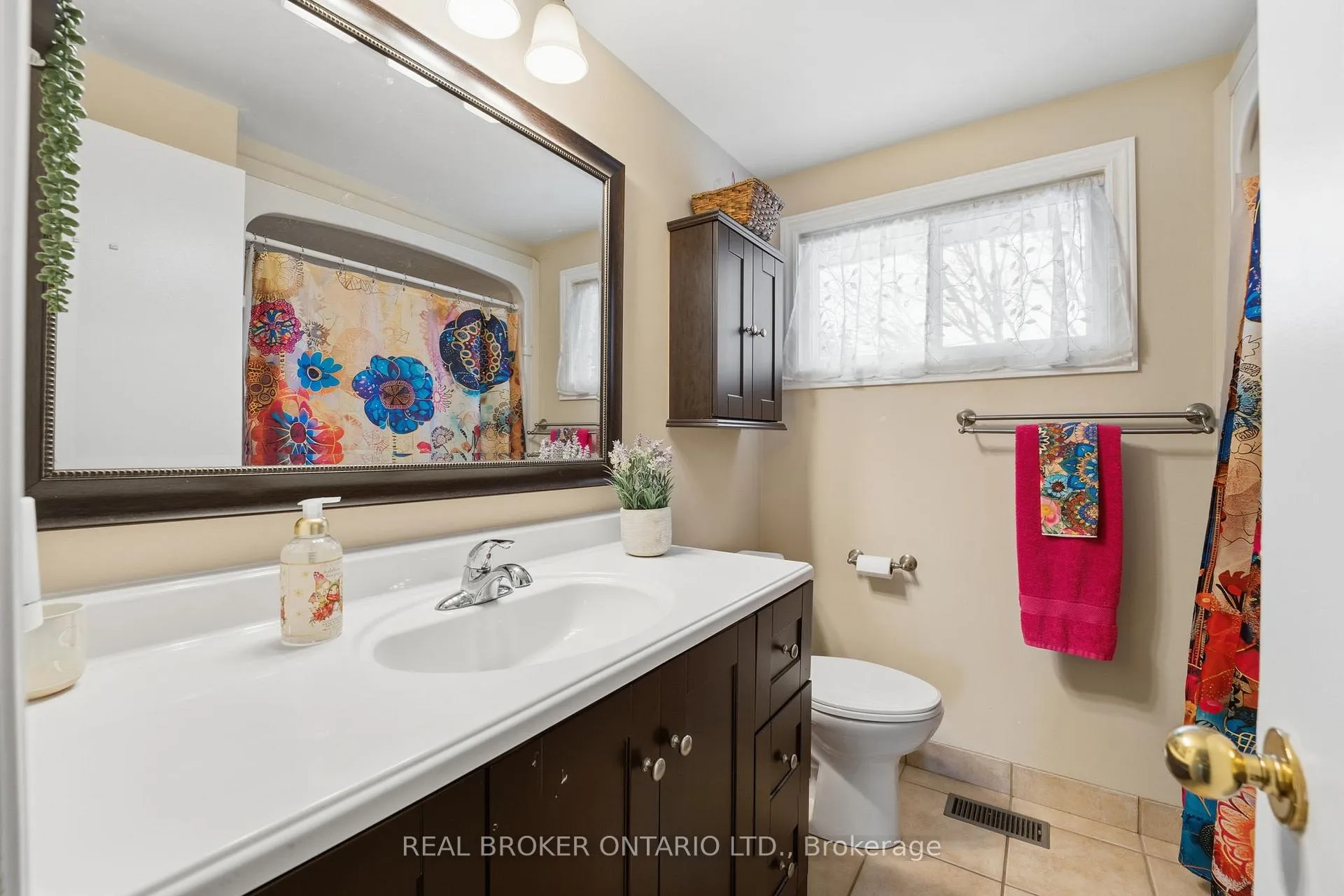 Photo 17 of Unit B, 3895 Old Richmond Road, Ottawa, Arbeatha Park — HOMEH