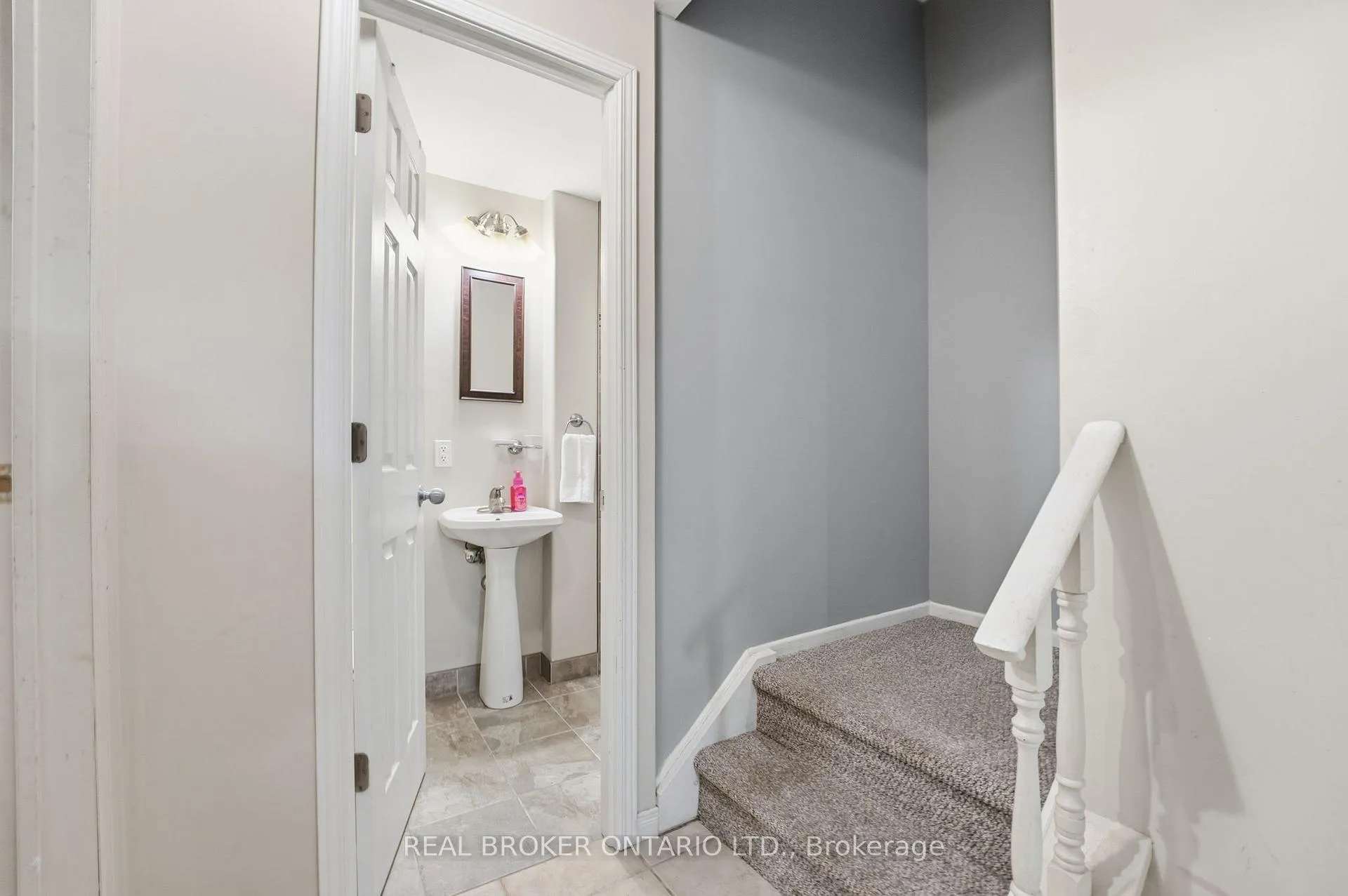 Photo 18 of Unit B, 3895 Old Richmond Road, Ottawa, Arbeatha Park — HOMEH