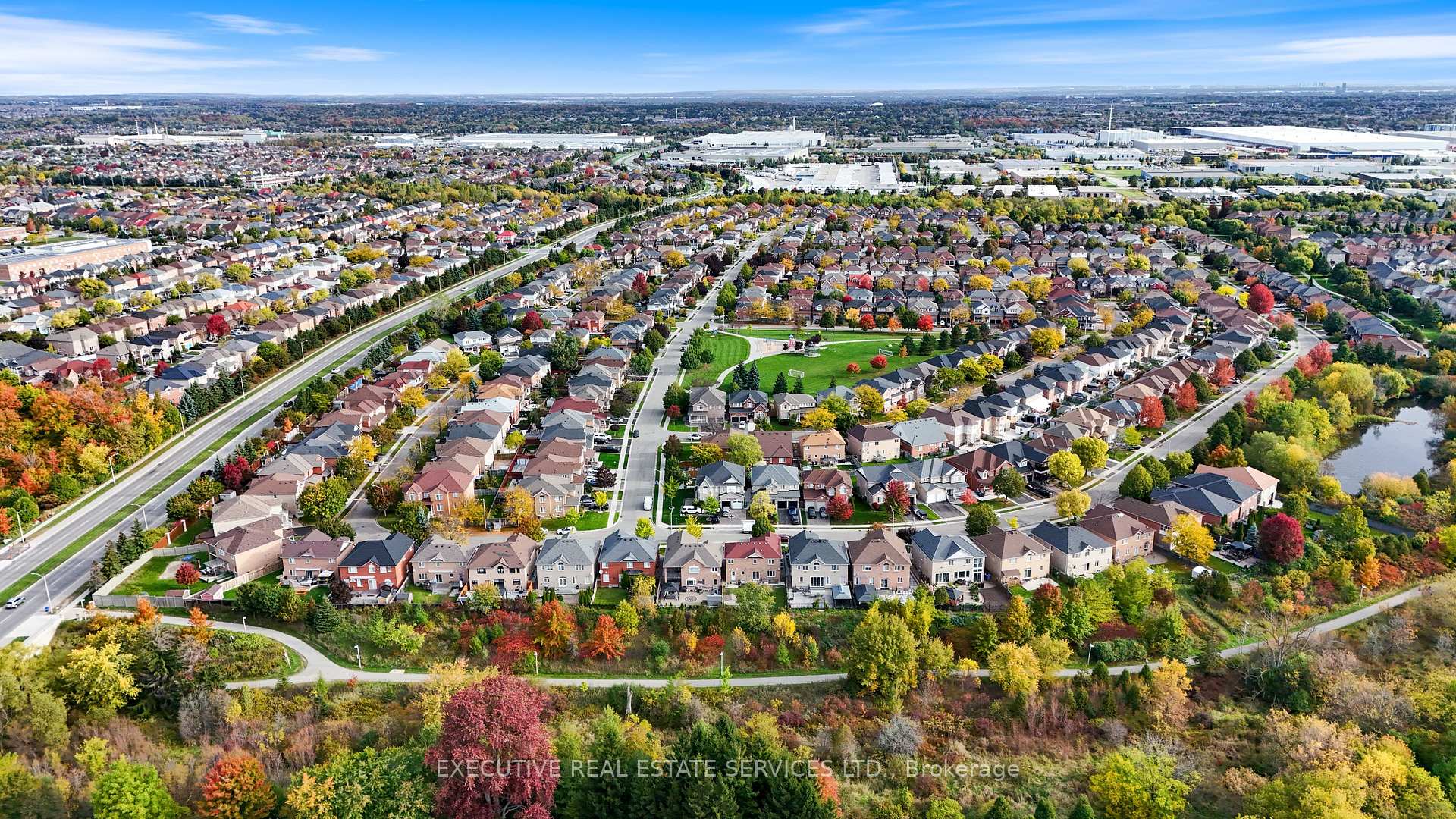 Photo 8 of 73 Woodvalley Drive, Brampton, Fletcher's Meadow — HOMEH
