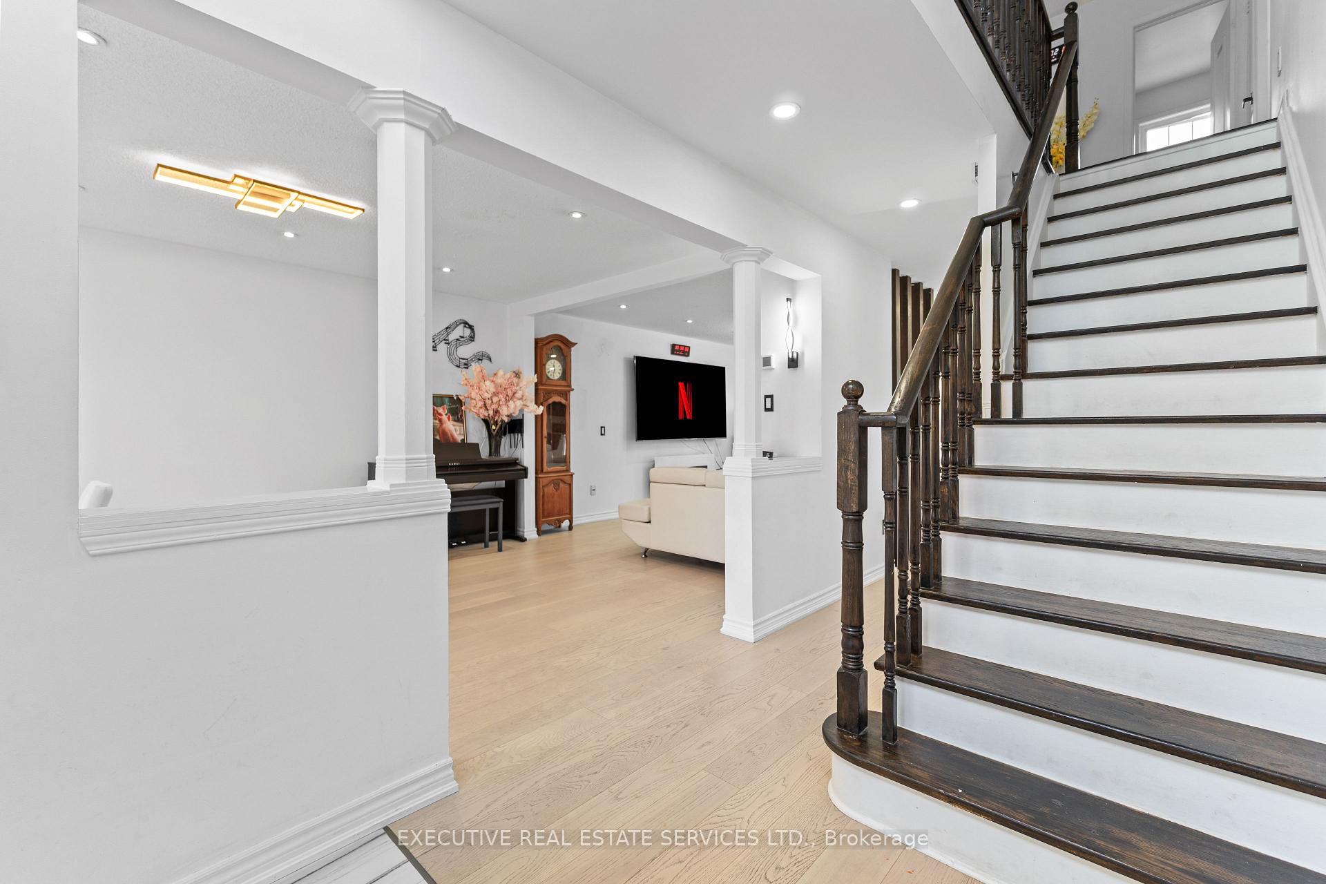Photo 11 of 73 Woodvalley Drive, Brampton, Fletcher's Meadow — HOMEH
