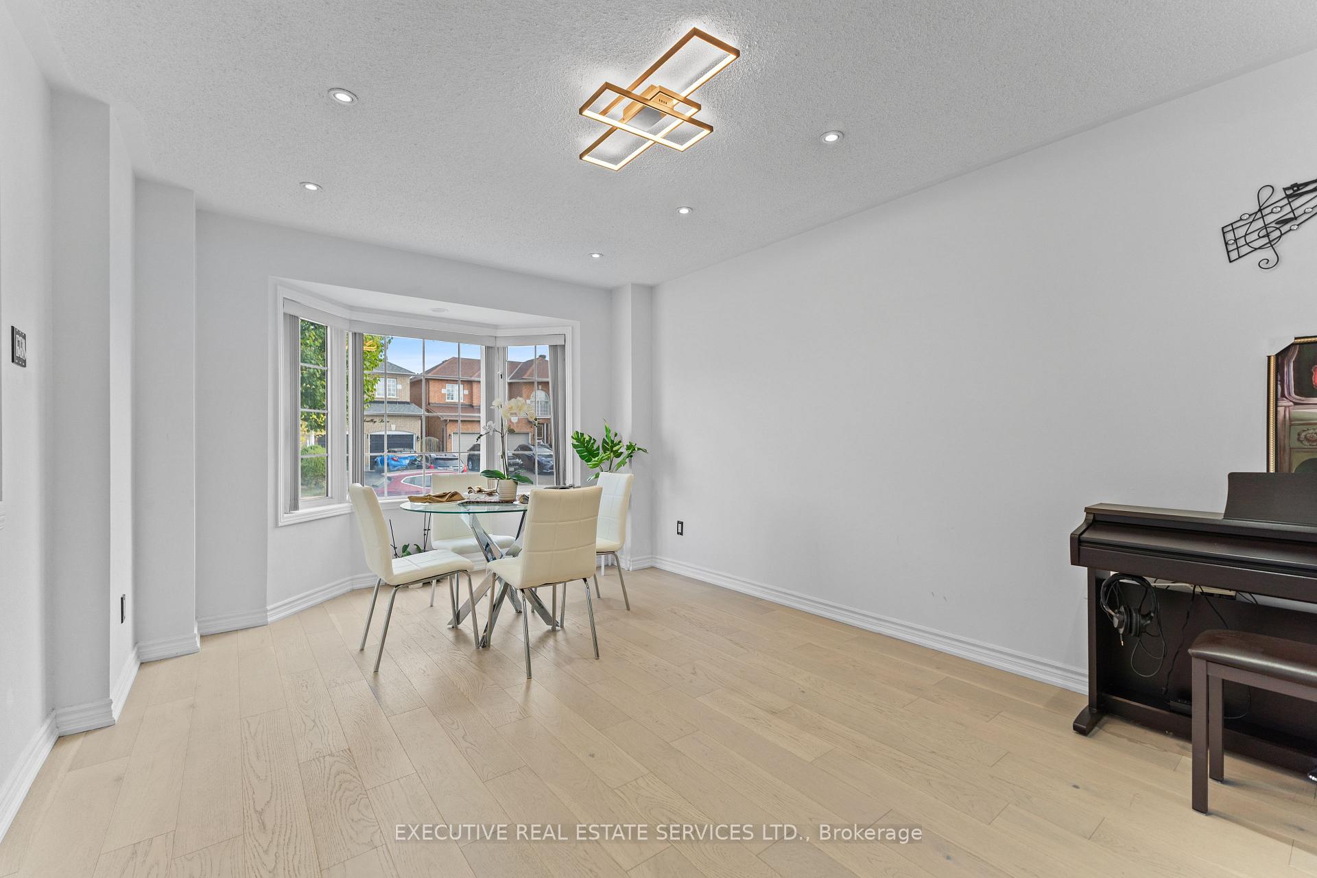 Photo 14 of 73 Woodvalley Drive, Brampton, Fletcher's Meadow — HOMEH
