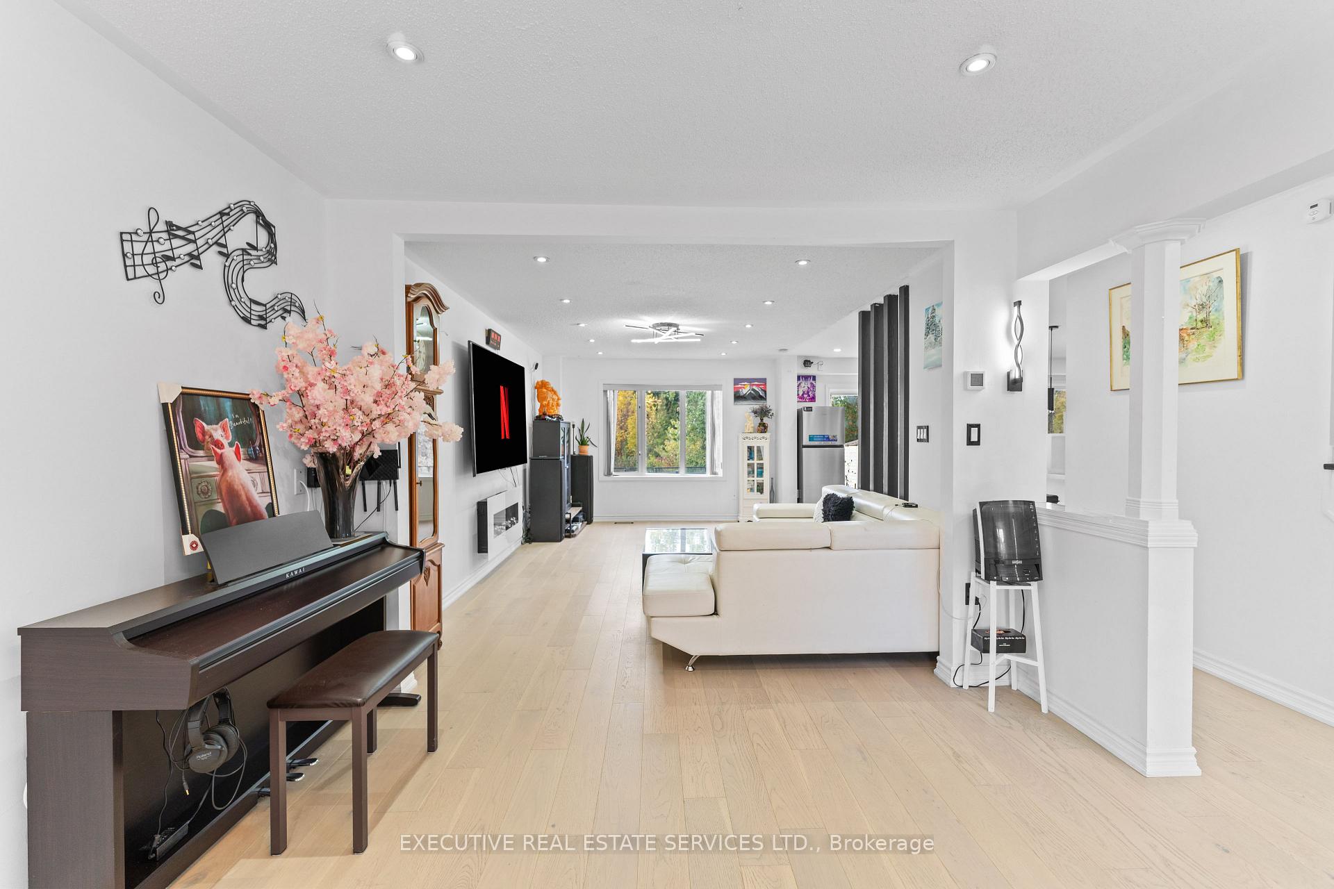 Photo 12 of 73 Woodvalley Drive, Brampton, Fletcher's Meadow — HOMEH