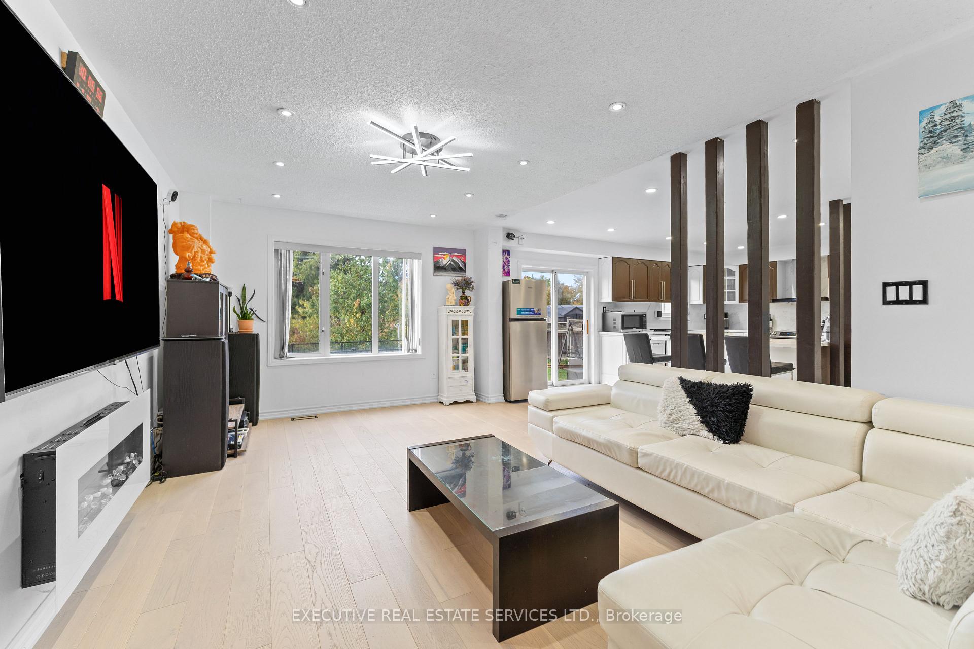 Photo 15 of 73 Woodvalley Drive, Brampton, Fletcher's Meadow — HOMEH