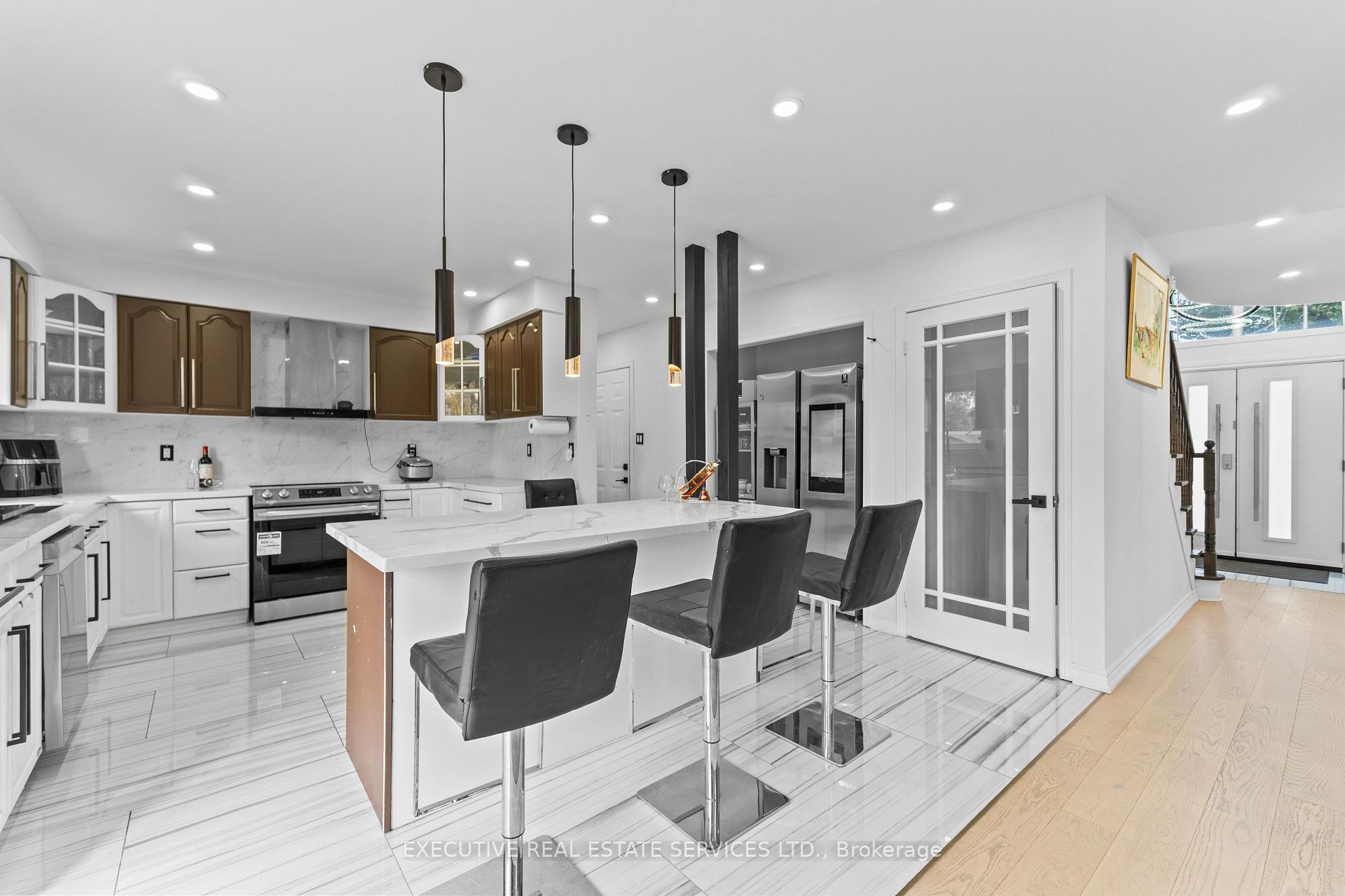Photo 20 of 73 Woodvalley Drive, Brampton, Fletcher's Meadow — HOMEH