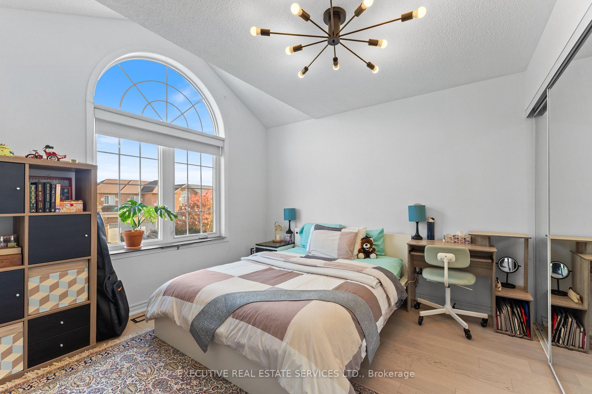 Photo 31 of 73 Woodvalley Drive, Brampton, Fletcher's Meadow — HOMEH