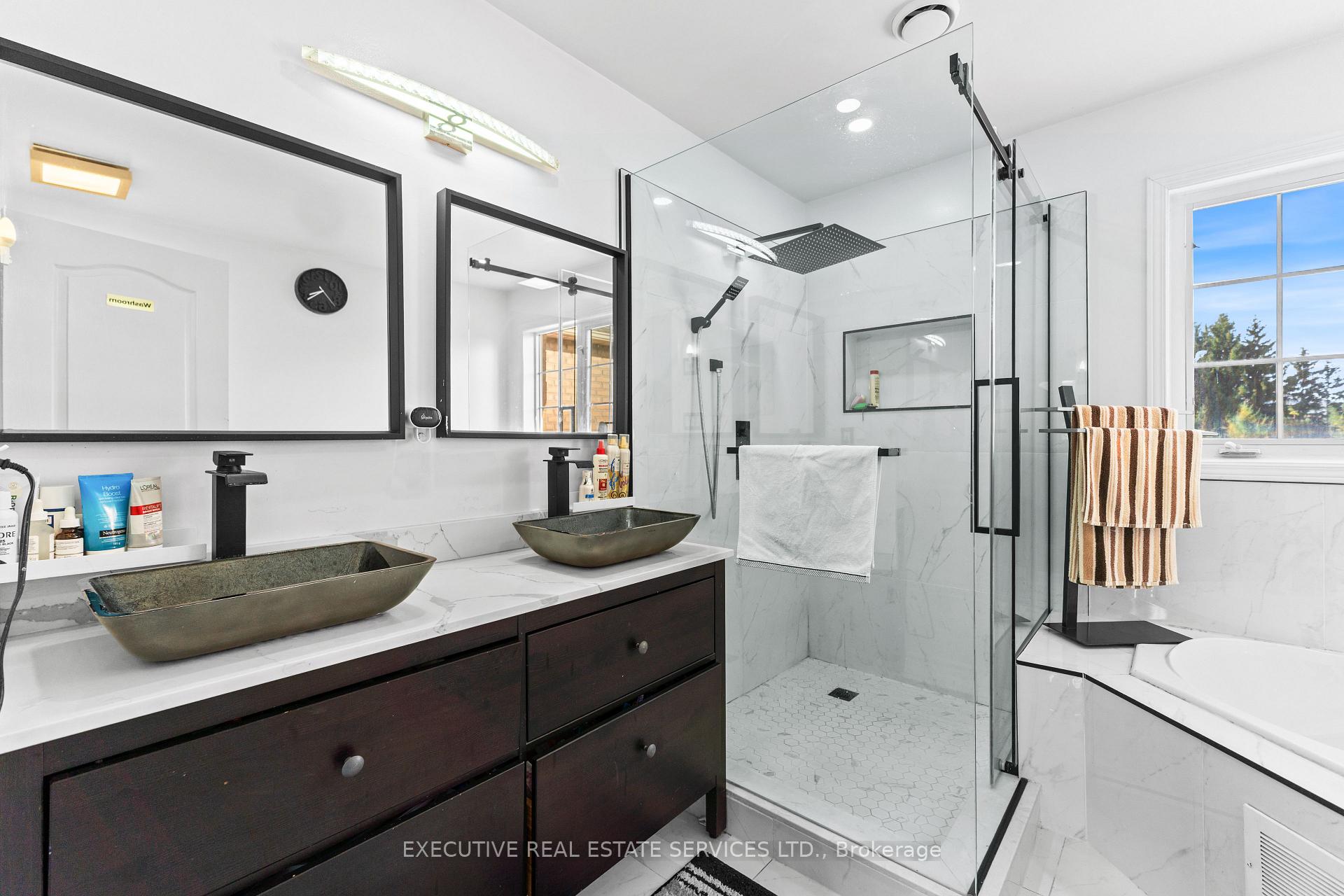 Photo 34 of 73 Woodvalley Drive, Brampton, Fletcher's Meadow — HOMEH