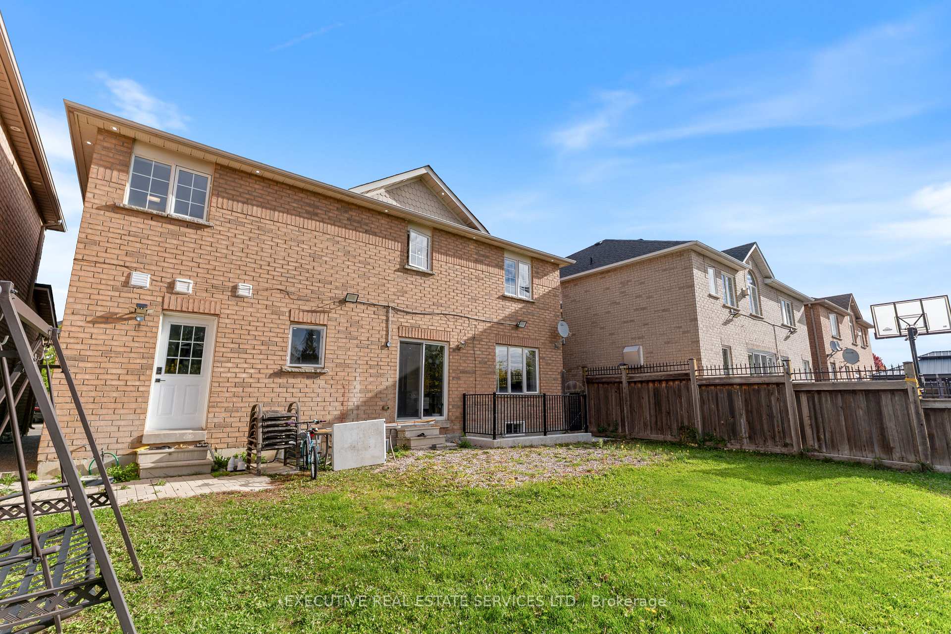 Photo 38 of 73 Woodvalley Drive, Brampton, Fletcher's Meadow — HOMEH