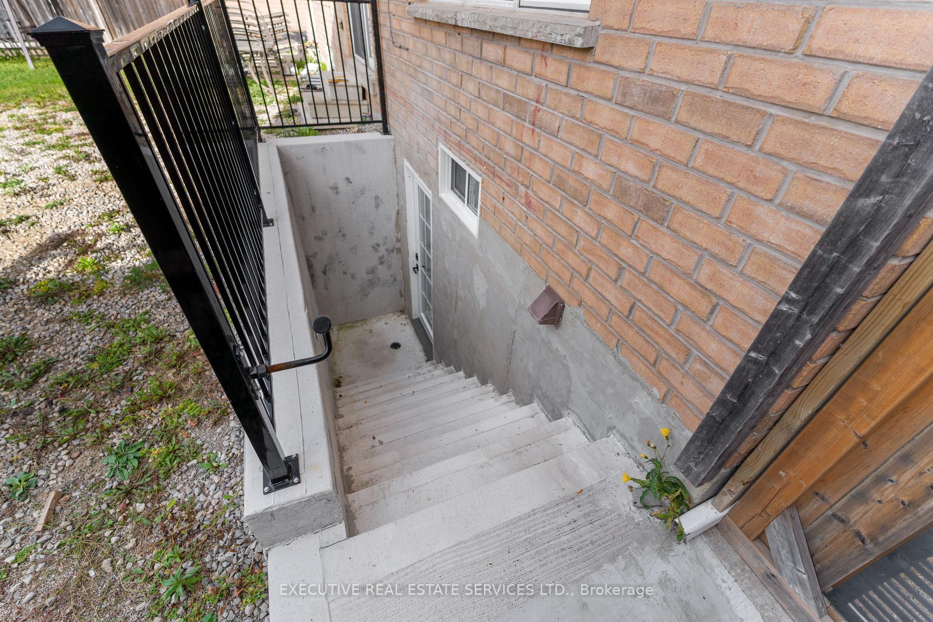 Photo 41 of 73 Woodvalley Drive, Brampton, Fletcher's Meadow — HOMEH