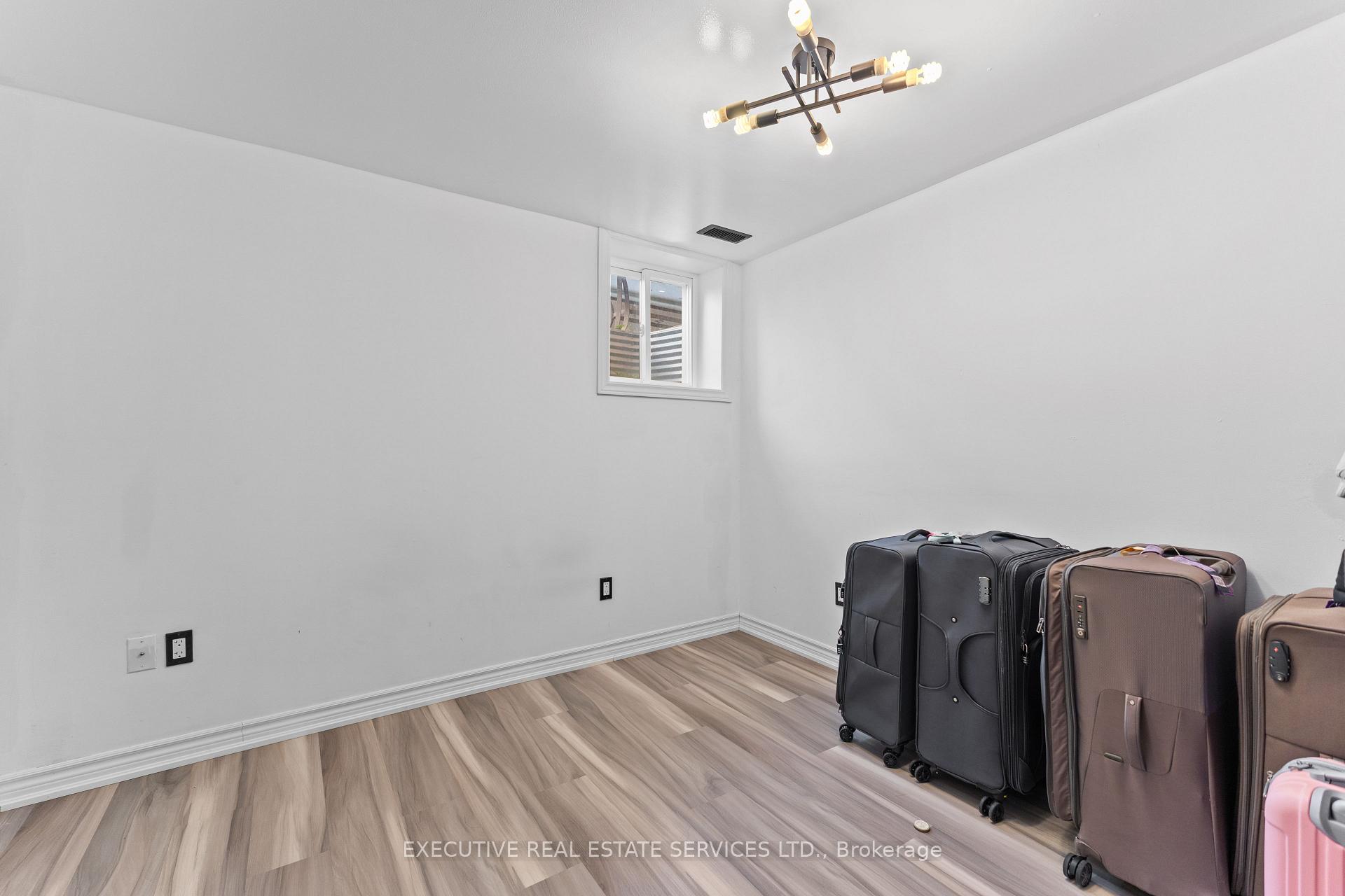Photo 46 of 73 Woodvalley Drive, Brampton, Fletcher's Meadow — HOMEH