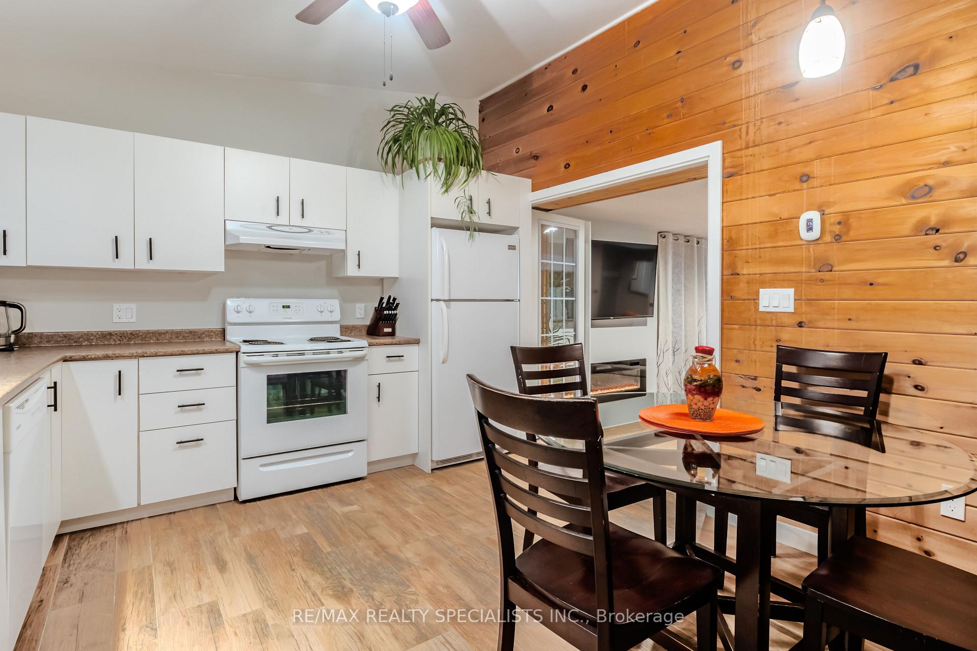 Photo 2 of 215 Edward Street, Clearview, Rural Clearview — HOMEH