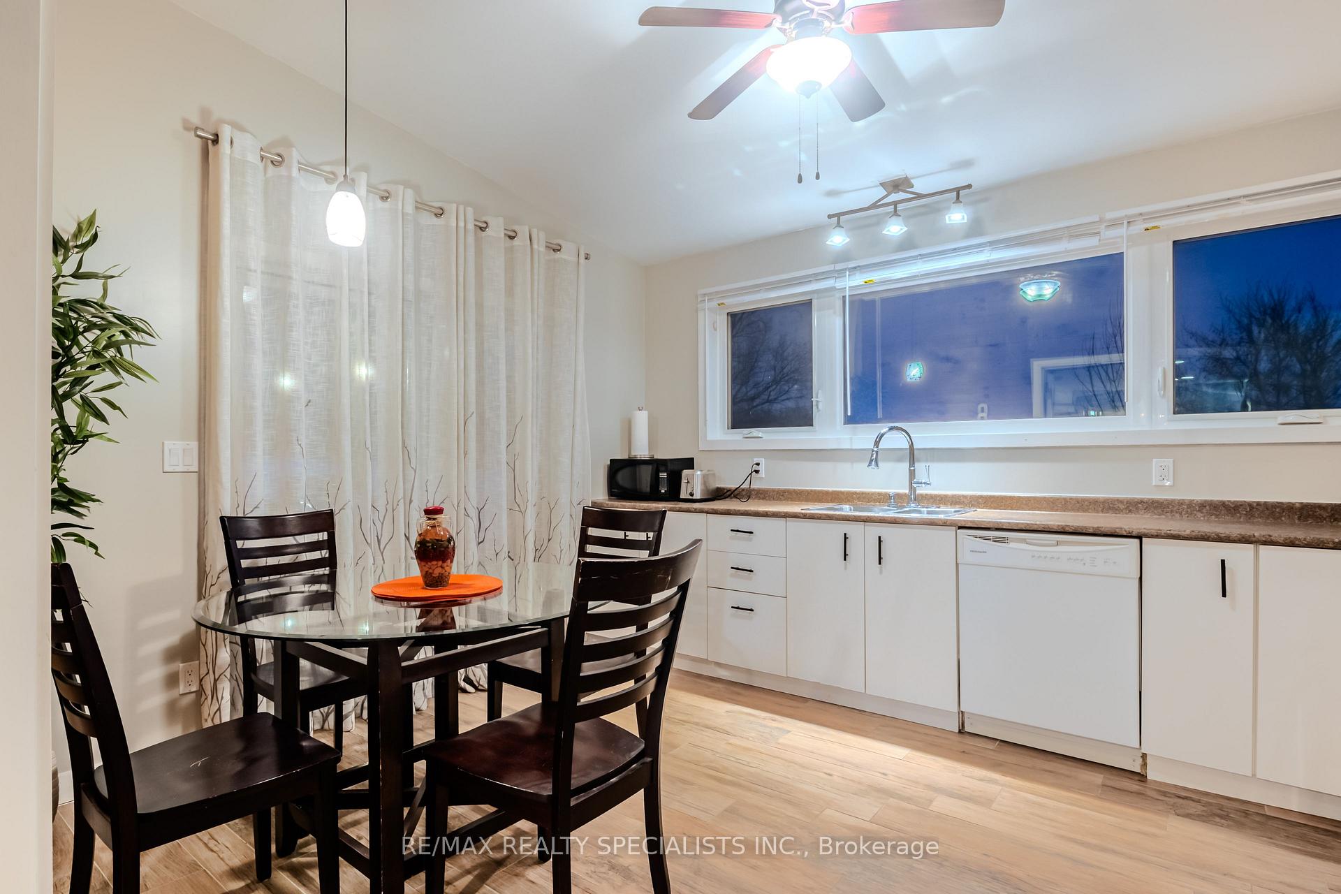 Photo 3 of 215 Edward Street, Clearview, Rural Clearview — HOMEH